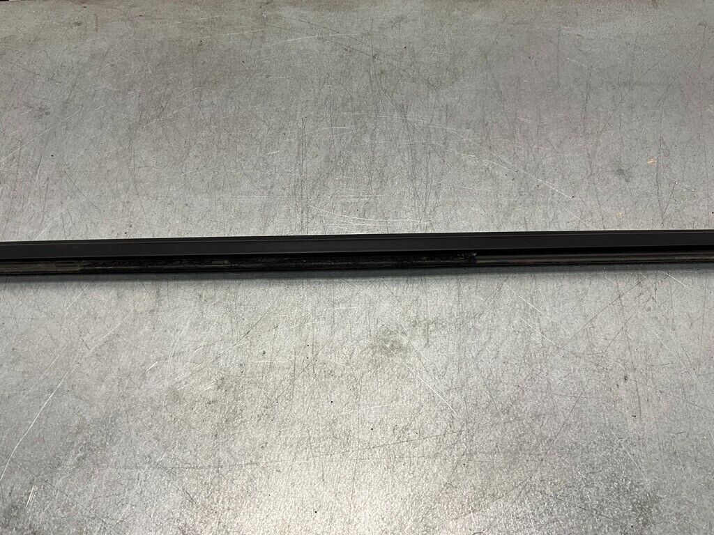 2004 Nissan Z33 350Z Passenger Door Shell Glass Felt Weatherstrip Oem 25Bdqf3 - On Point Parts Inc