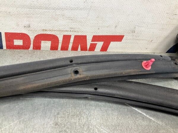 2008 Infiniti V36 G37 Front Passenger Door Shell Weatherstrip Seal Oem 24Bfkfe - On Point Parts Inc
