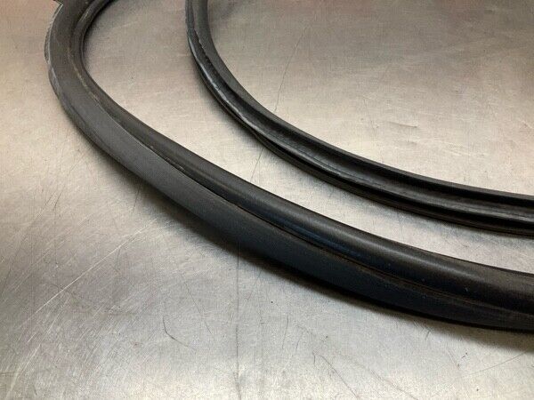 2005 Nissan Z33 350Z Driver Door Frame Weatherstrip Seal Oem 11Bfyfa - On Point Parts Inc
