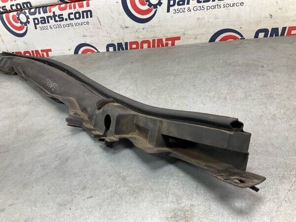 2008 Infiniti V36 G37 Front Passenger Hood Panel Weatherstrip Seal Oem 25Bg5Fe - On Point Parts Inc