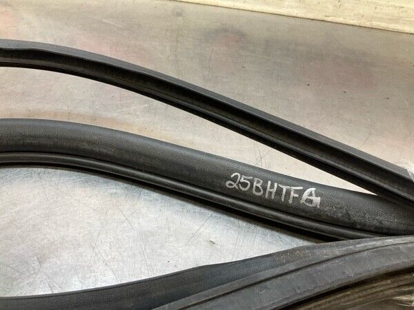 2005 Nissan Z33 350Z Front Driver Door Frame Weatherstrip Seal Oem 25Bhtfg - On Point Parts Inc