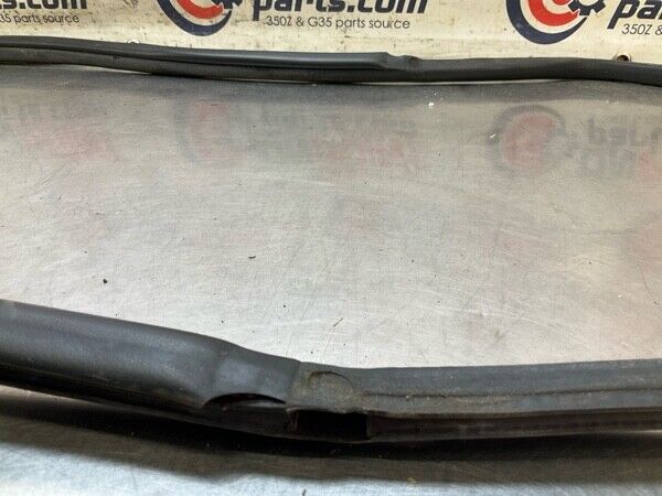 2005 Nissan Z33 350Z Front Passenger Door Shell Weatherstrip Seal Oem 25Bhtfe - On Point Parts Inc