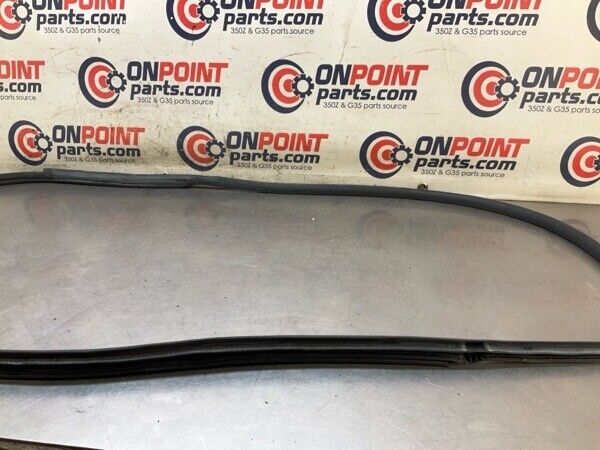 2005 Nissan Z33 350Z Front Passenger Door Shell Weatherstrip Seal Oem 25Bhtfe - On Point Parts Inc