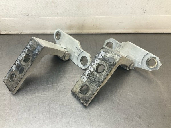 2008 Infiniti V36 G37 Passenger Door Hinges Oem 22Bd8Ge - On Point Parts Inc