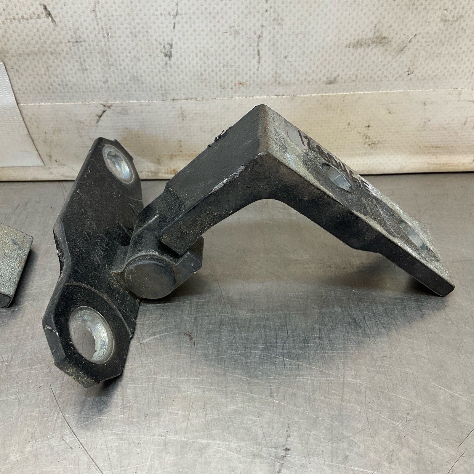 08-15 G37 Q60 Coupe Front Driver Door Hinges 80420JL00A Oem 12Bd4Gg - On Point Parts Inc