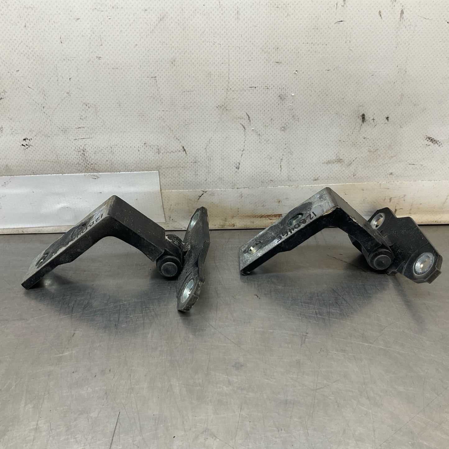 08-15 G37 Q60 Coupe Front Driver Door Hinges 80420JL00A Oem 12Bd4Gg - On Point Parts Inc