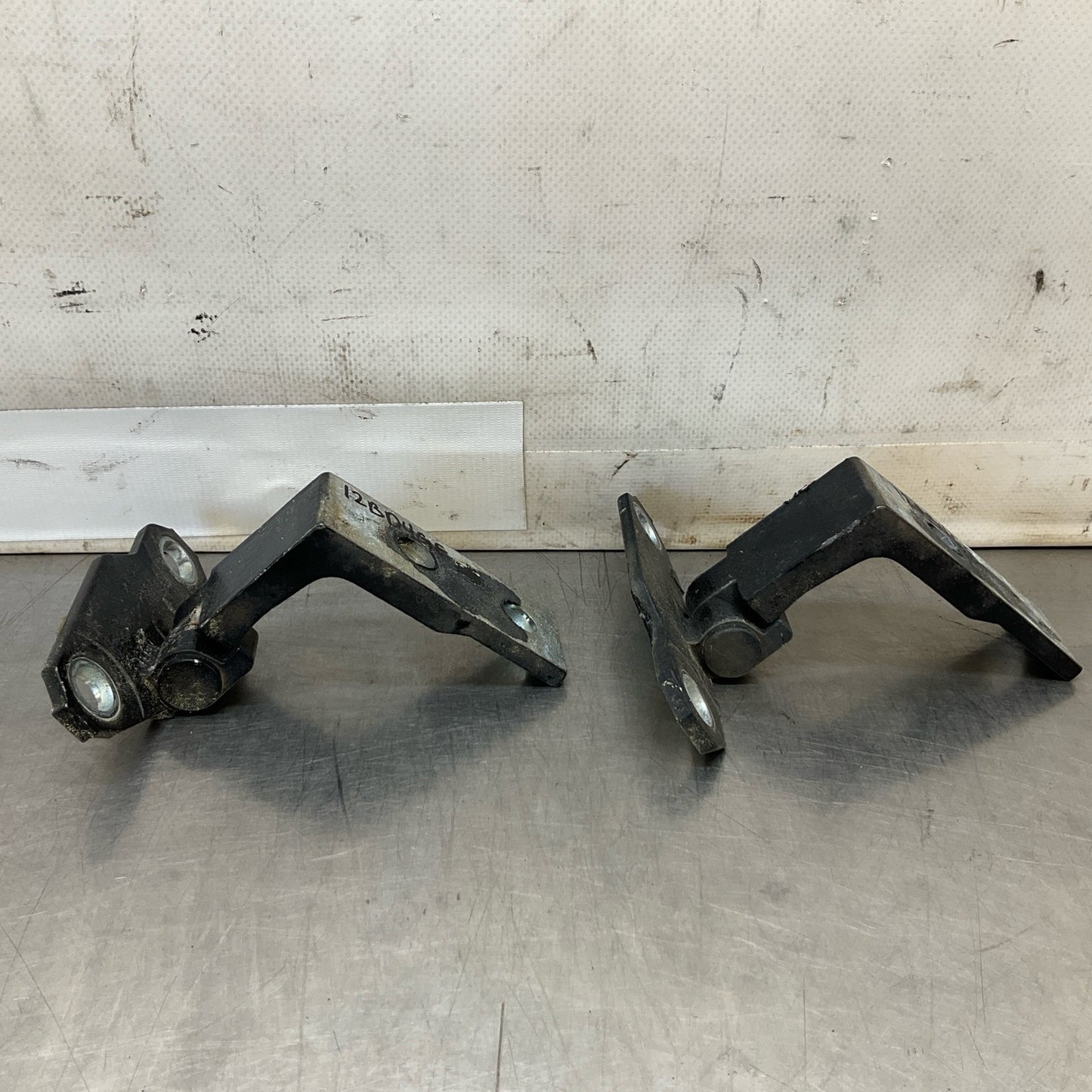 08-15 G37 Q60 Coupe Passenger Door Hinges 80420JL00A Oem 12Bd4Ge - On Point Parts Inc