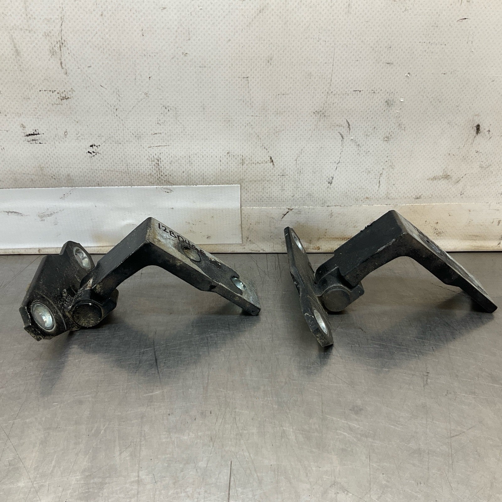 08-15 G37 Q60 Coupe Passenger Door Hinges 80420JL00A Oem 12Bd4Ge - On Point Parts Inc