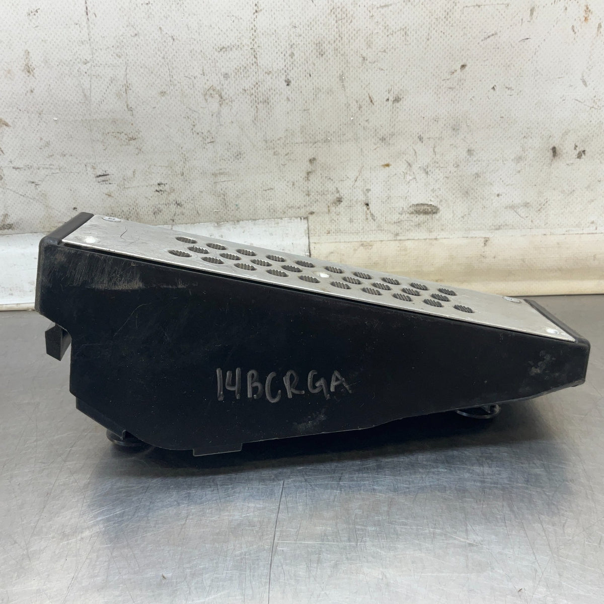03-09 Nissan 350Z Driver Front Dead Pedal Foot Rest 67840CD01A OEM 14Bcrga