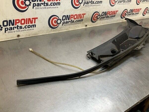 03-06 Nissan 350Z Driver Windshield Cowl Wiper Cover Panel 66863CD000 OEM enf
