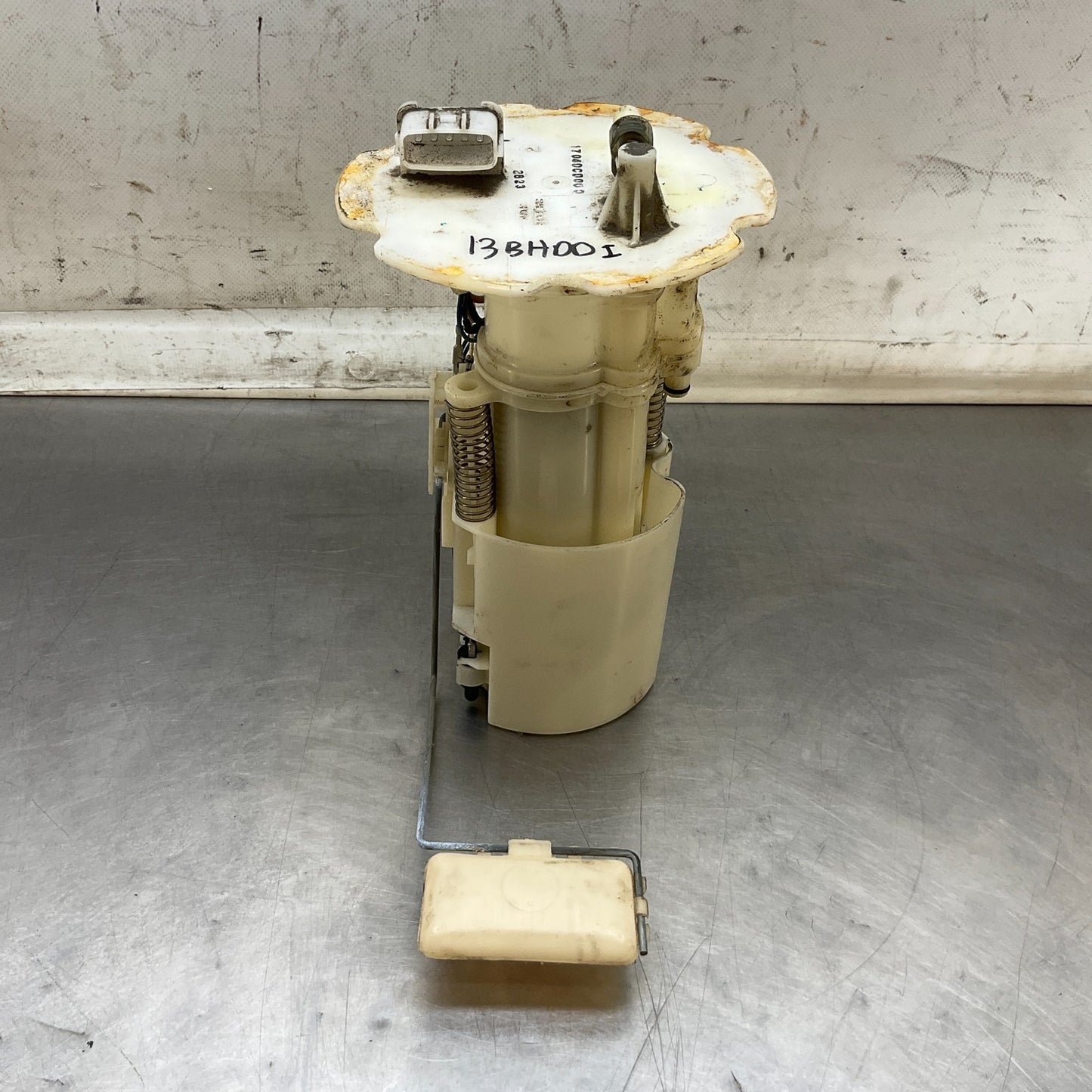 03-05 Nissan 350Z VQ35DE 3.5L V6 Fuel Pump Assembly 17040CD000 OEM 13BHDDI