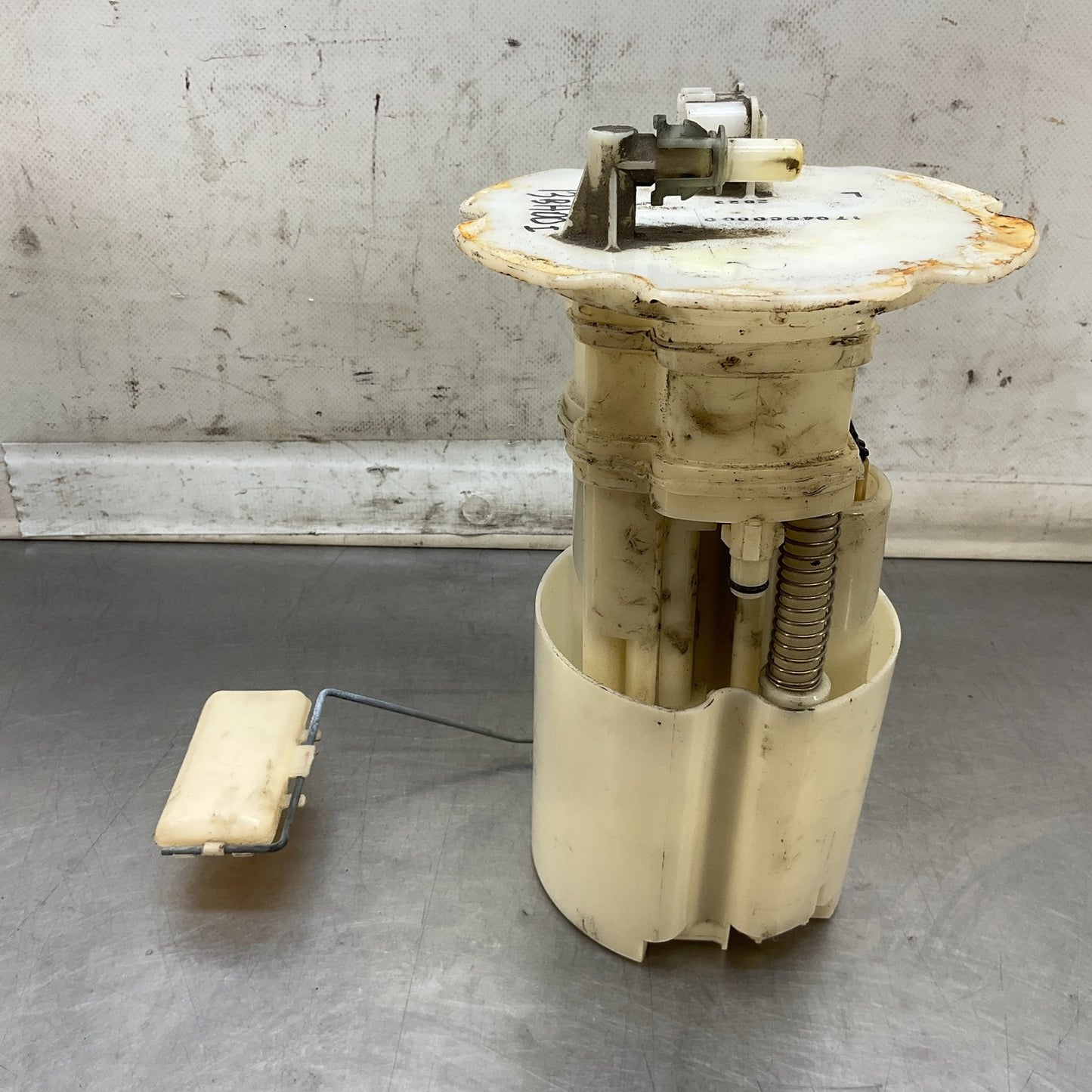 03-05 Nissan 350Z VQ35DE 3.5L V6 Fuel Pump Assembly 17040CD000 OEM 13BHDDI
