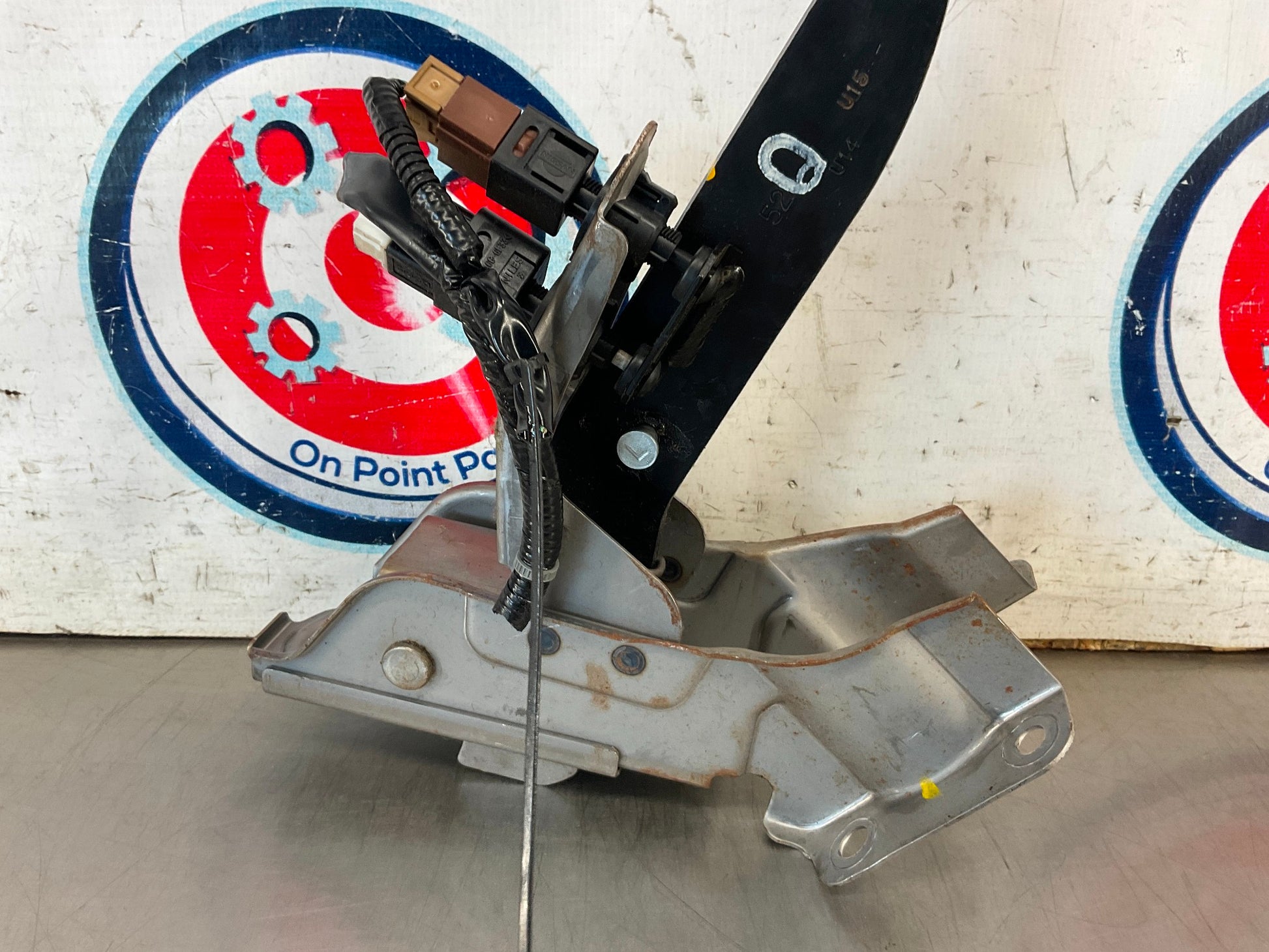 2004 Infiniti G35 Brake Pedal Automatic OEM 25BFNDI - On Point Parts Inc
