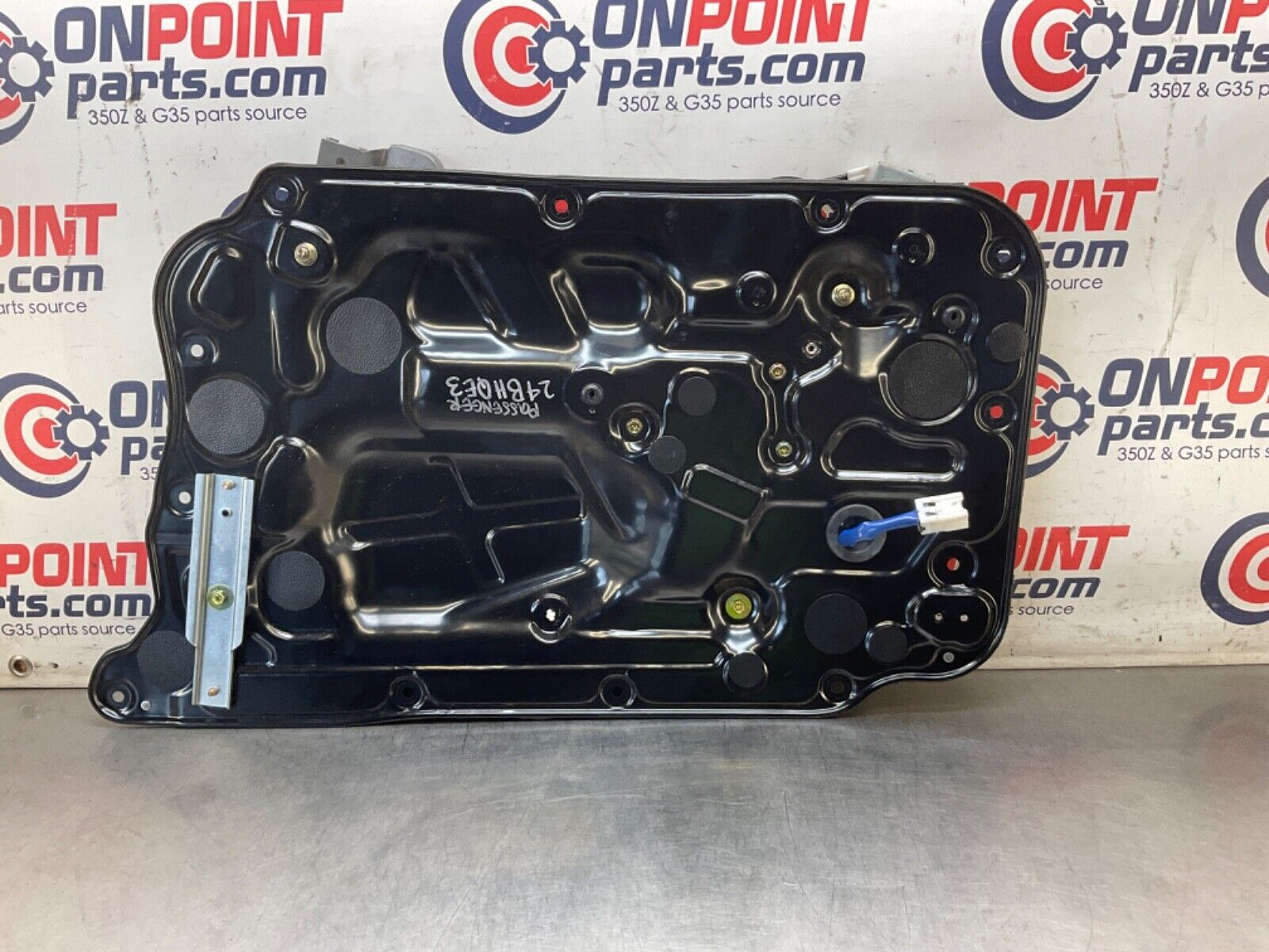2005 Nissan Z33 350Z Passenger Right Window Regulator Motor Assembly OEM 24BHQE3 - On Point Parts Inc