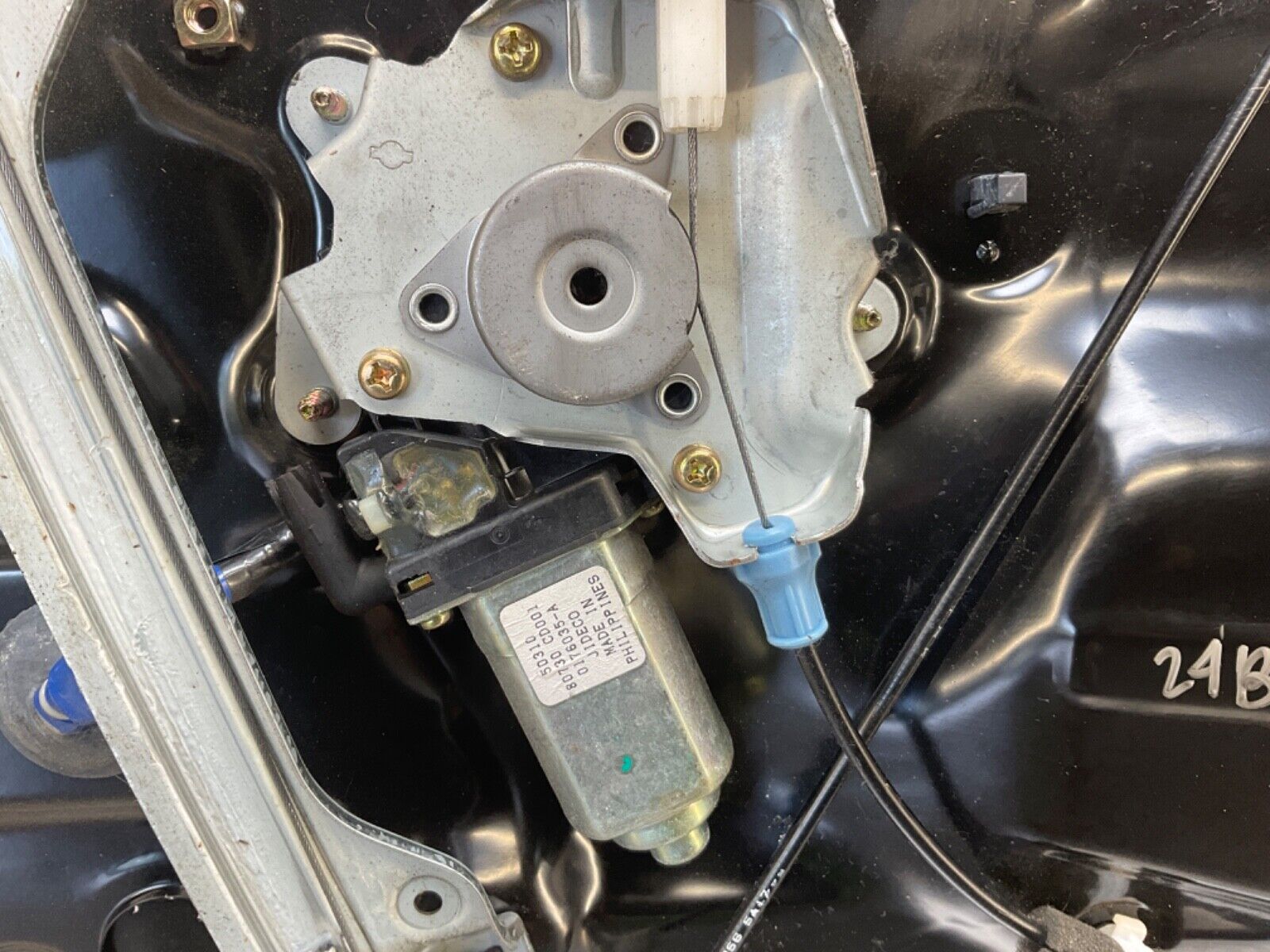 2005 Nissan Z33 350Z Passenger Right Window Regulator Motor Assembly OEM 24BHQE3 - On Point Parts Inc