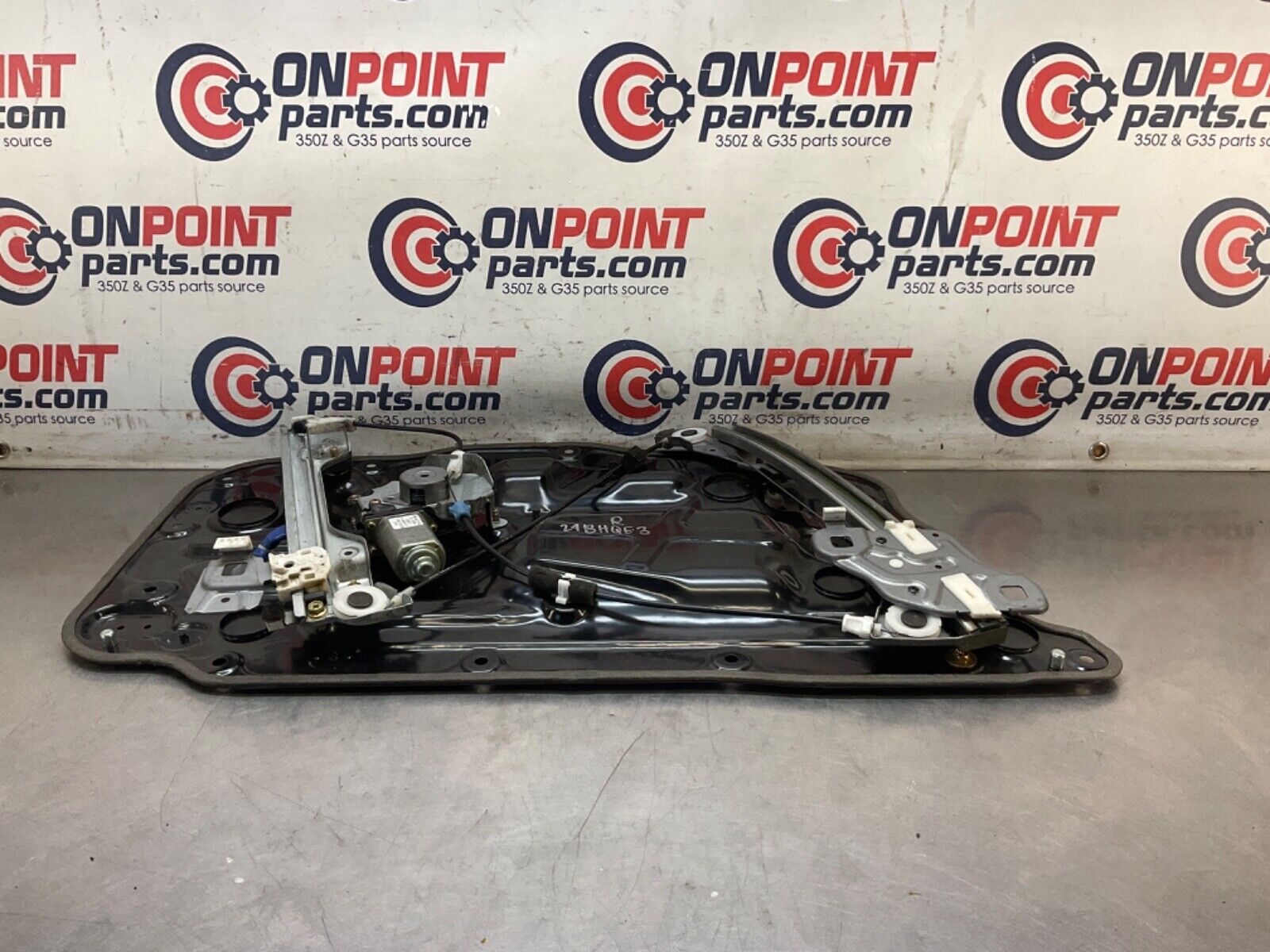2005 Nissan Z33 350Z Passenger Right Window Regulator Motor Assembly OEM 24BHQE3 - On Point Parts Inc