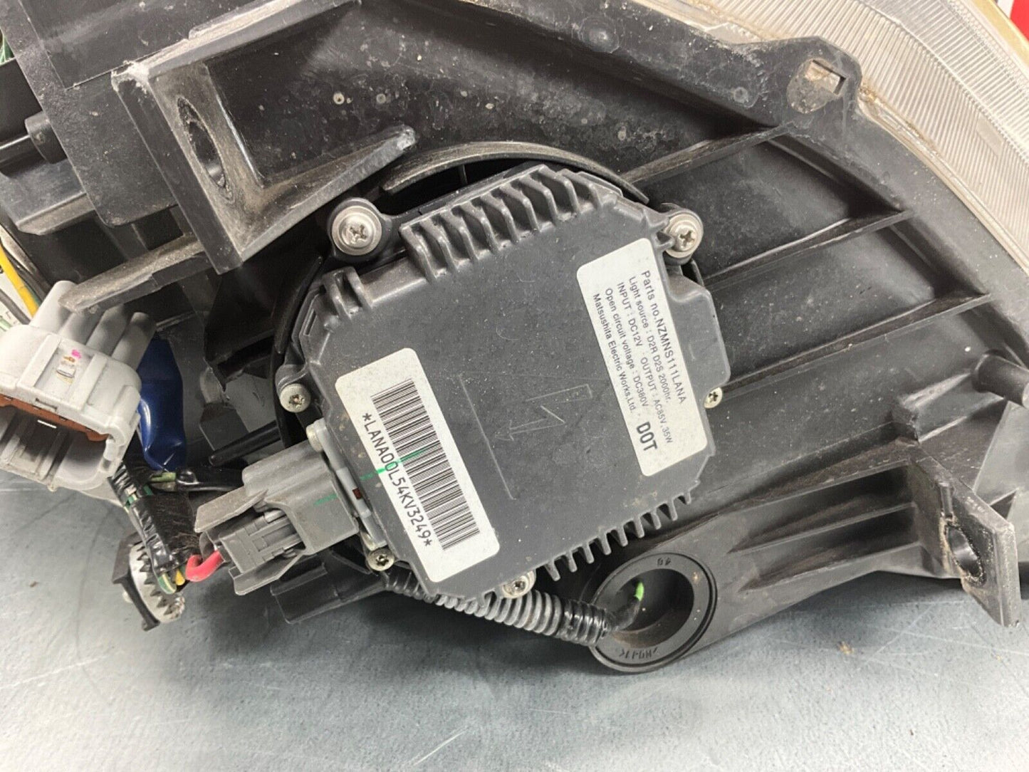 2005 Nissan Z33 350Z Passenger Right Xenon HID Headlight Assembly OEM 24BHQE2 - On Point Parts Inc