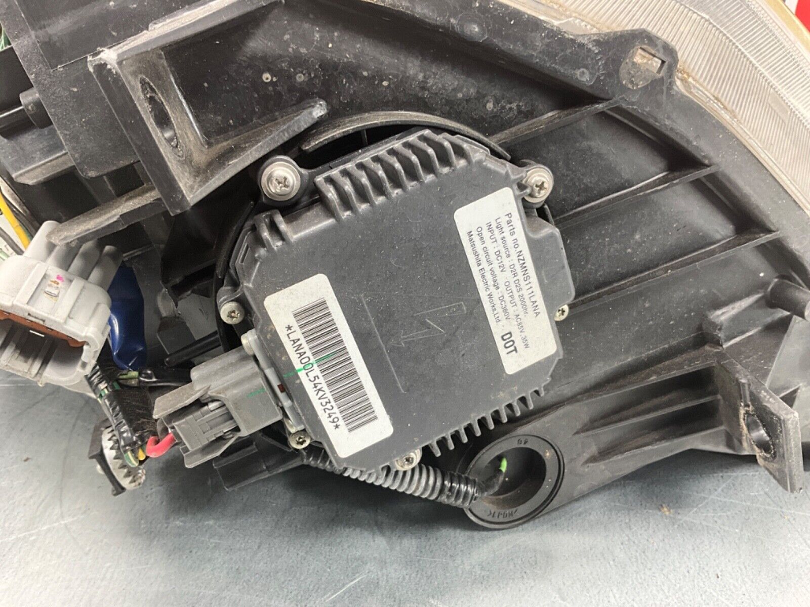 2005 Nissan Z33 350Z Passenger Right Xenon HID Headlight Assembly OEM 24BHQE2 - On Point Parts Inc