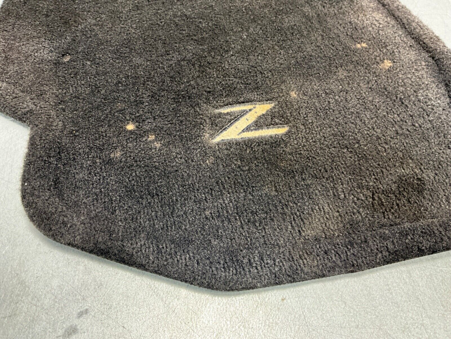 2003 Nissan Z33 350Z Passenger Right Front Floor Mat 999E2 OEM 21BKGE9 - On Point Parts Inc