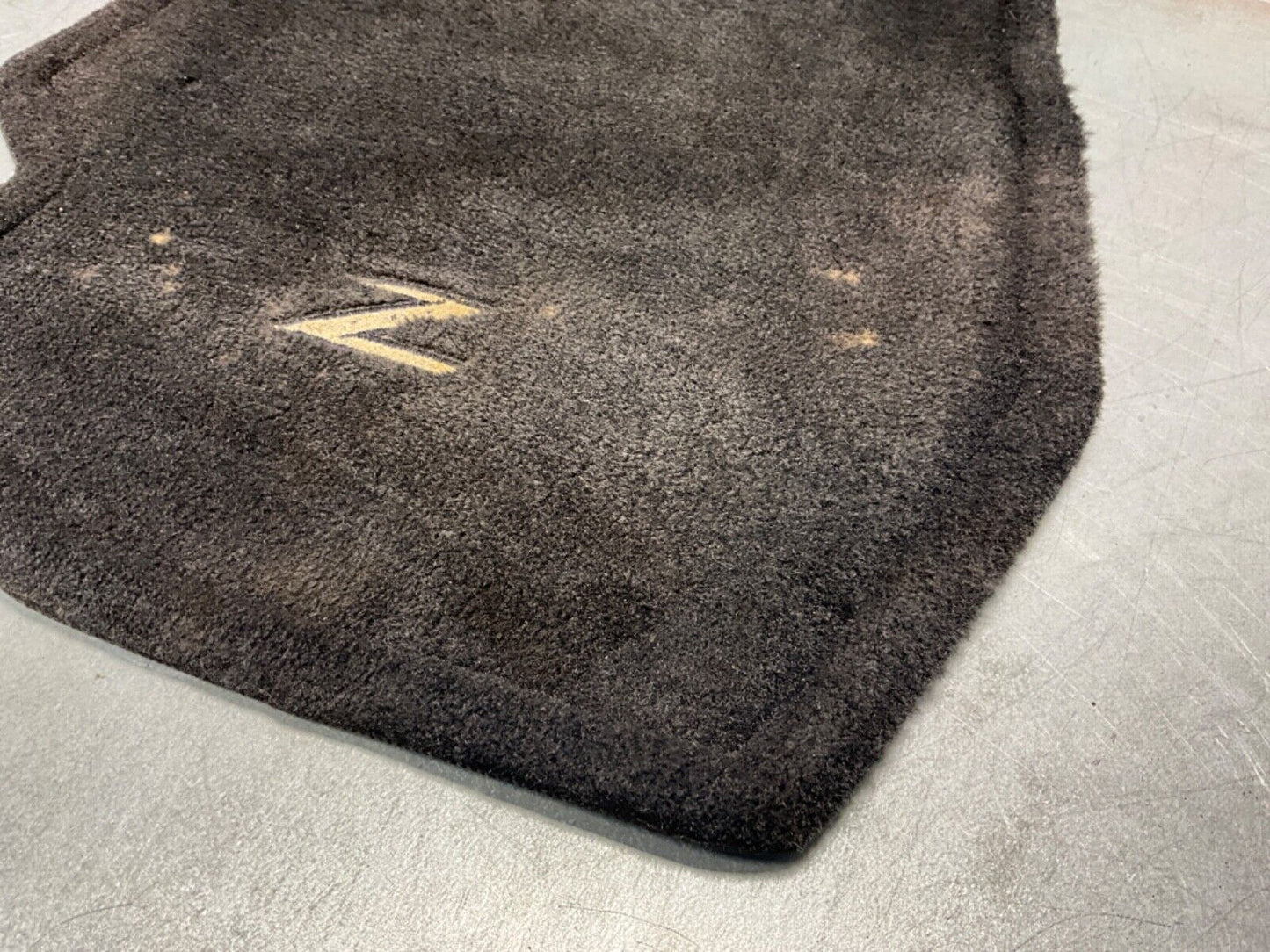 2003 Nissan Z33 350Z Passenger Right Front Floor Mat 999E2 OEM 21BKGE9 - On Point Parts Inc