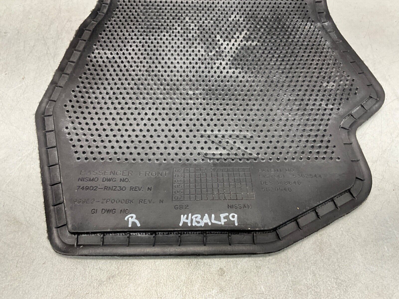 2004 Nissan Z33 350Z Front Driver Passenger Floor Mats Z Logo OEM 14BALF9 - On Point Parts Inc