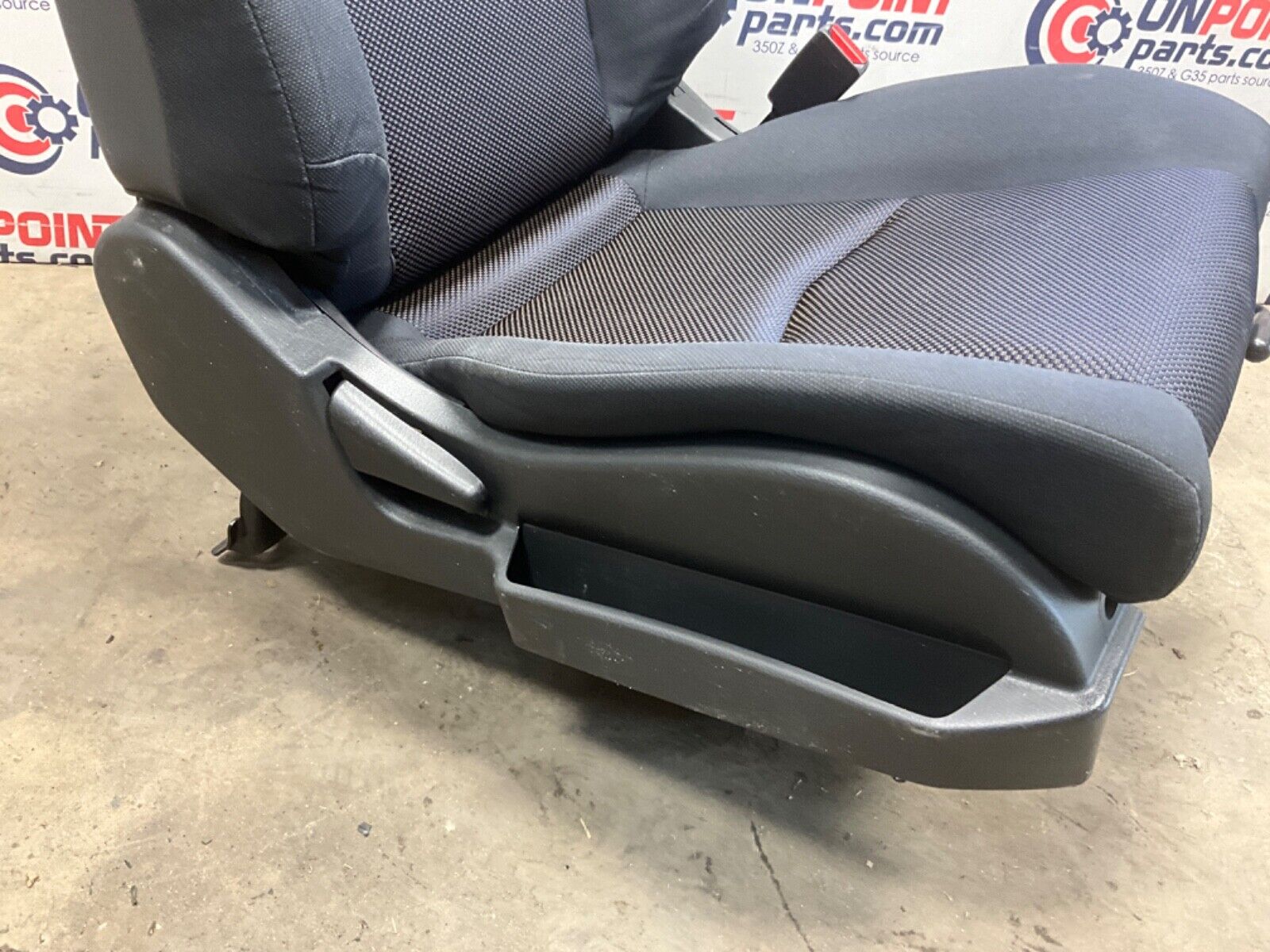 2004 Nissan Z33 350Z Passenger Right Cloth Seat Manual Adjust OEM 14BALF9 - On Point Parts Inc
