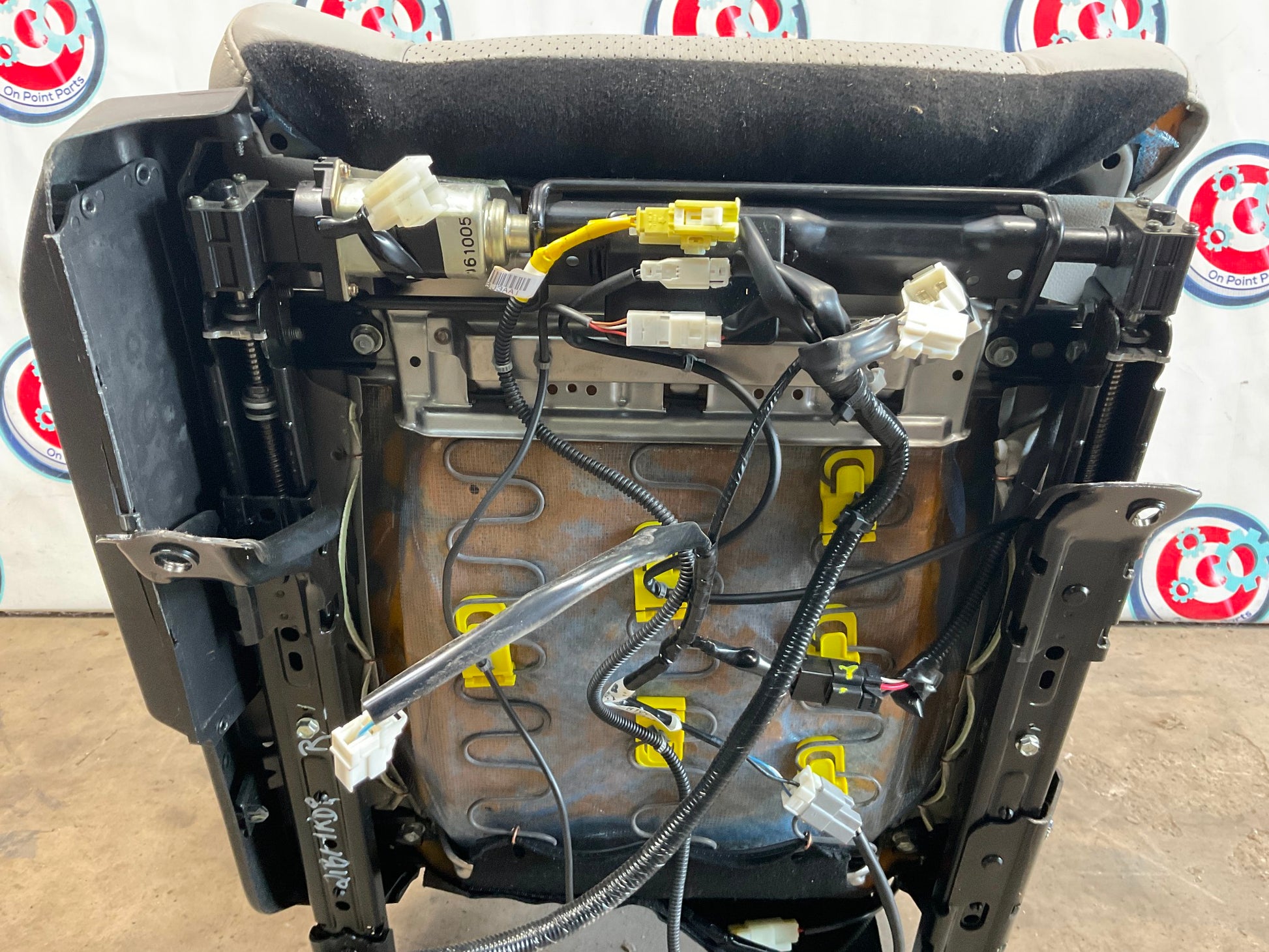 2006 Nissan 350Z Passenger Right Front Power Leather Seat OEM 21BHKD9 - On Point Parts Inc