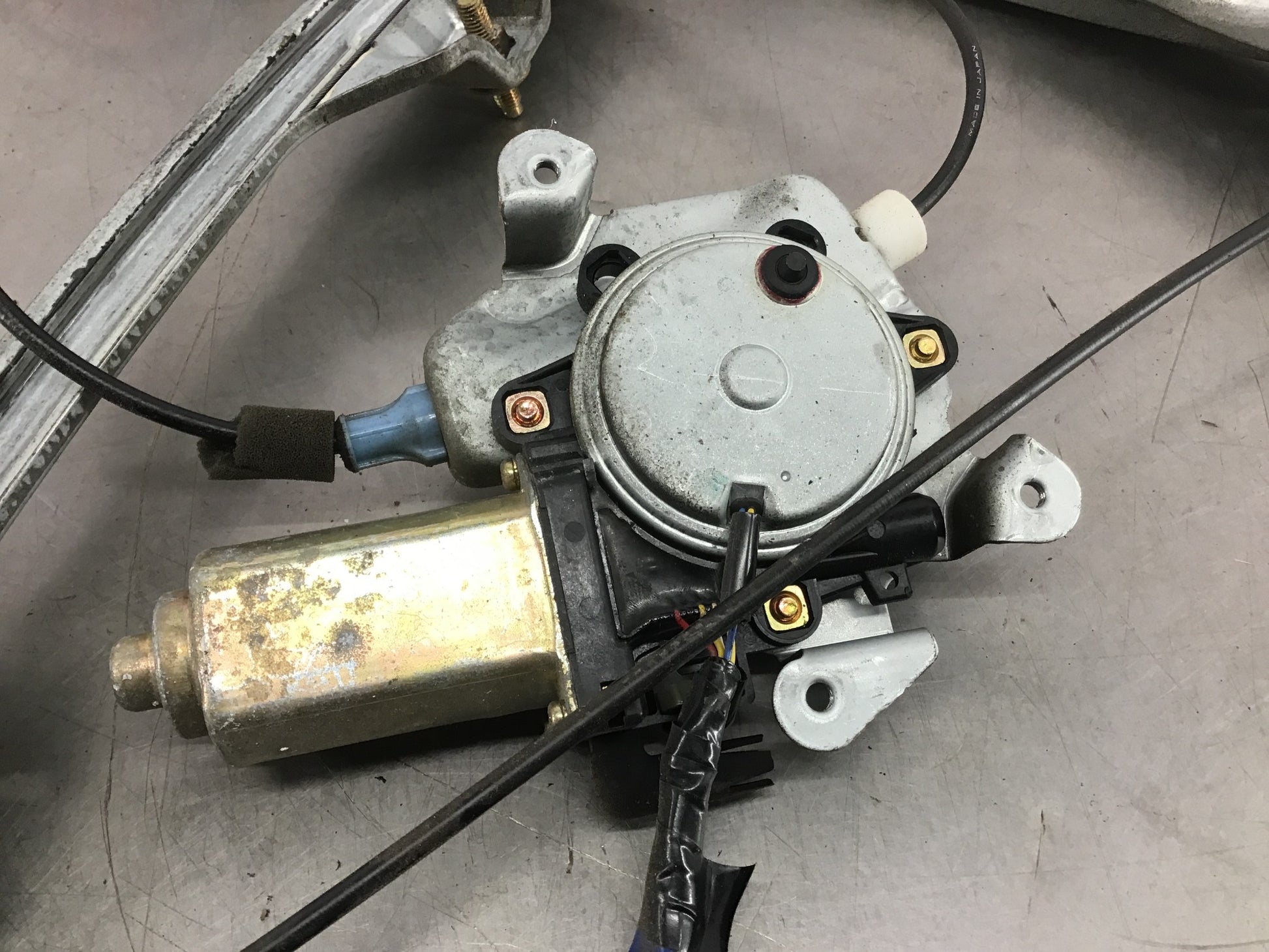 2004 Nissan 350Z Passenger Right Window Regulator Motor OEM 22BC6DE - On Point Parts Inc