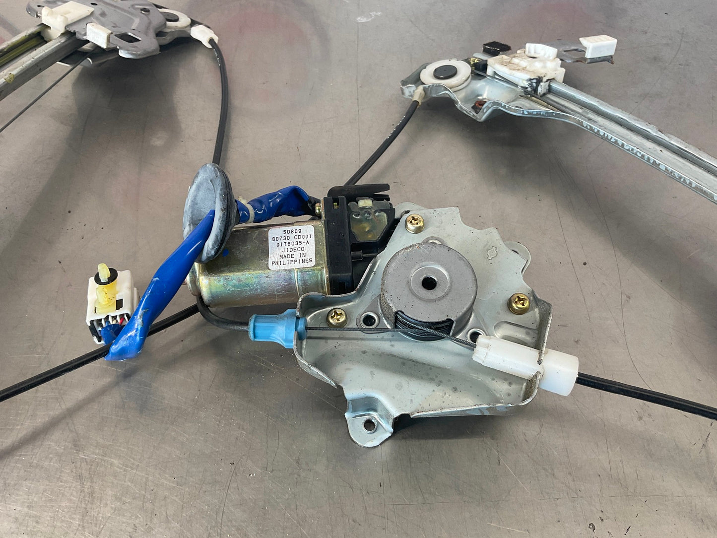 2006 Nissan 350Z Passenger Right Window Regulator Motor OEM 25BFPDE - On Point Parts Inc