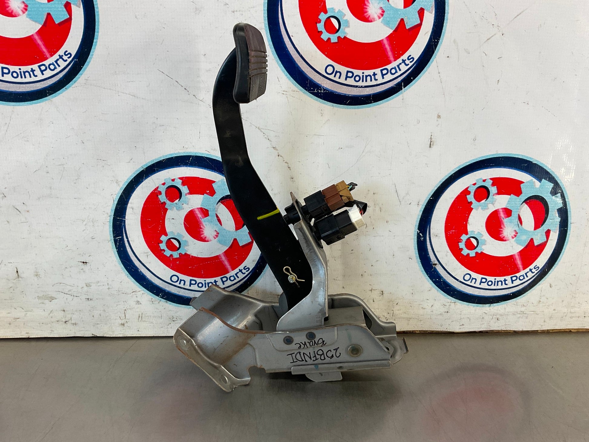 2004 Infiniti G35 Brake Pedal Automatic OEM 25BFNDI - On Point Parts Inc