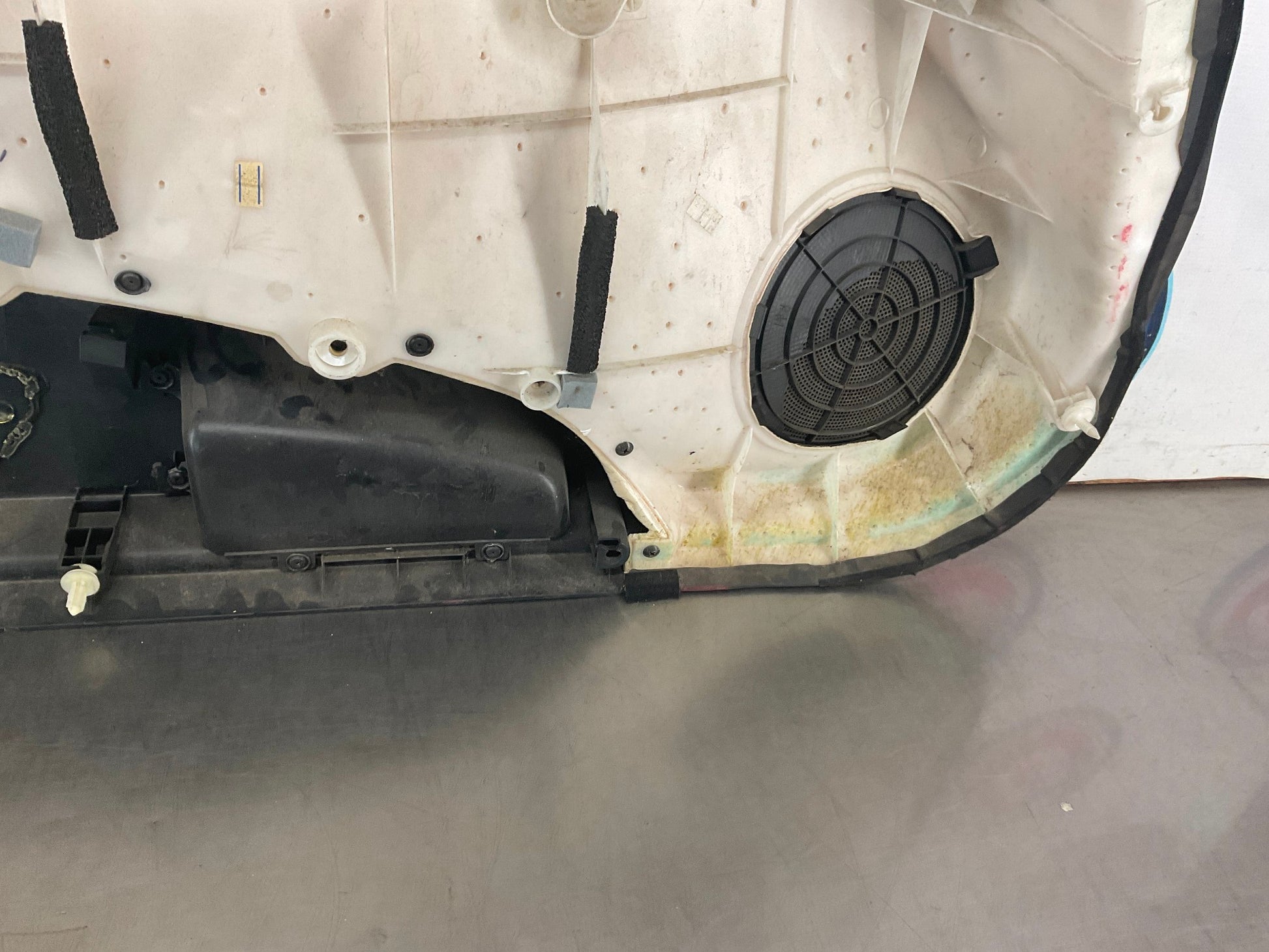 2003 Nissan 350Z Passenger Right Interior Door Panel OEM 11BG9D8 - On Point Parts Inc