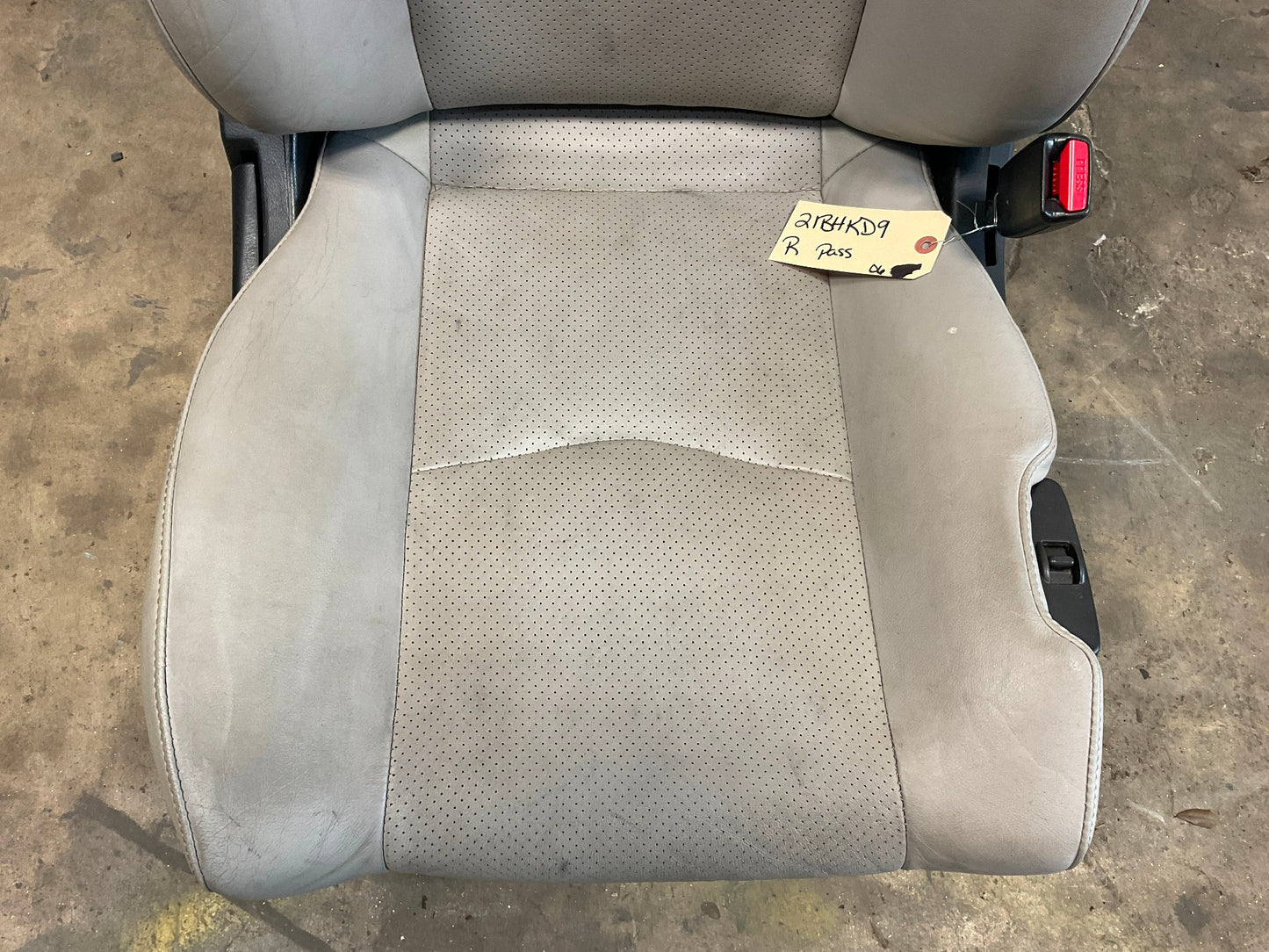 2006 Nissan 350Z Passenger Right Front Power Leather Seat OEM 21BHKD9 - On Point Parts Inc