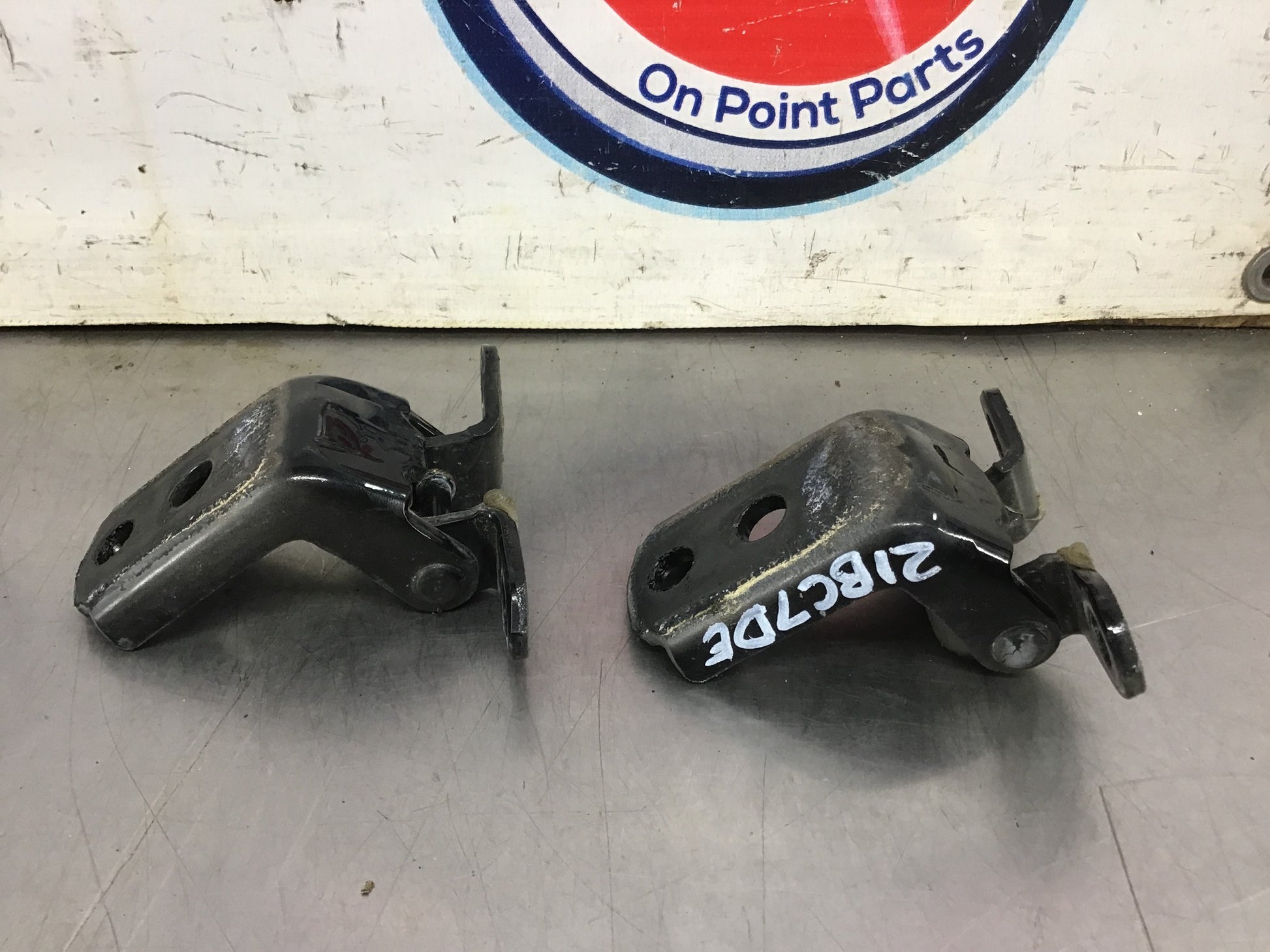 2006 Nissan 350Z Passenger Right Door Hinges OEM 21BC7DE - On Point Parts Inc