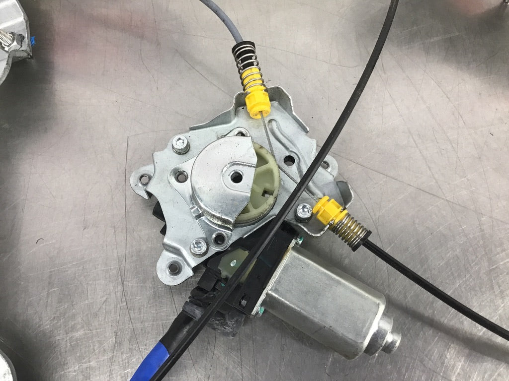 2006 Nissan 350Z Passenger Right Window Regulator Motor OEM 13BF7CE - On Point Parts Inc