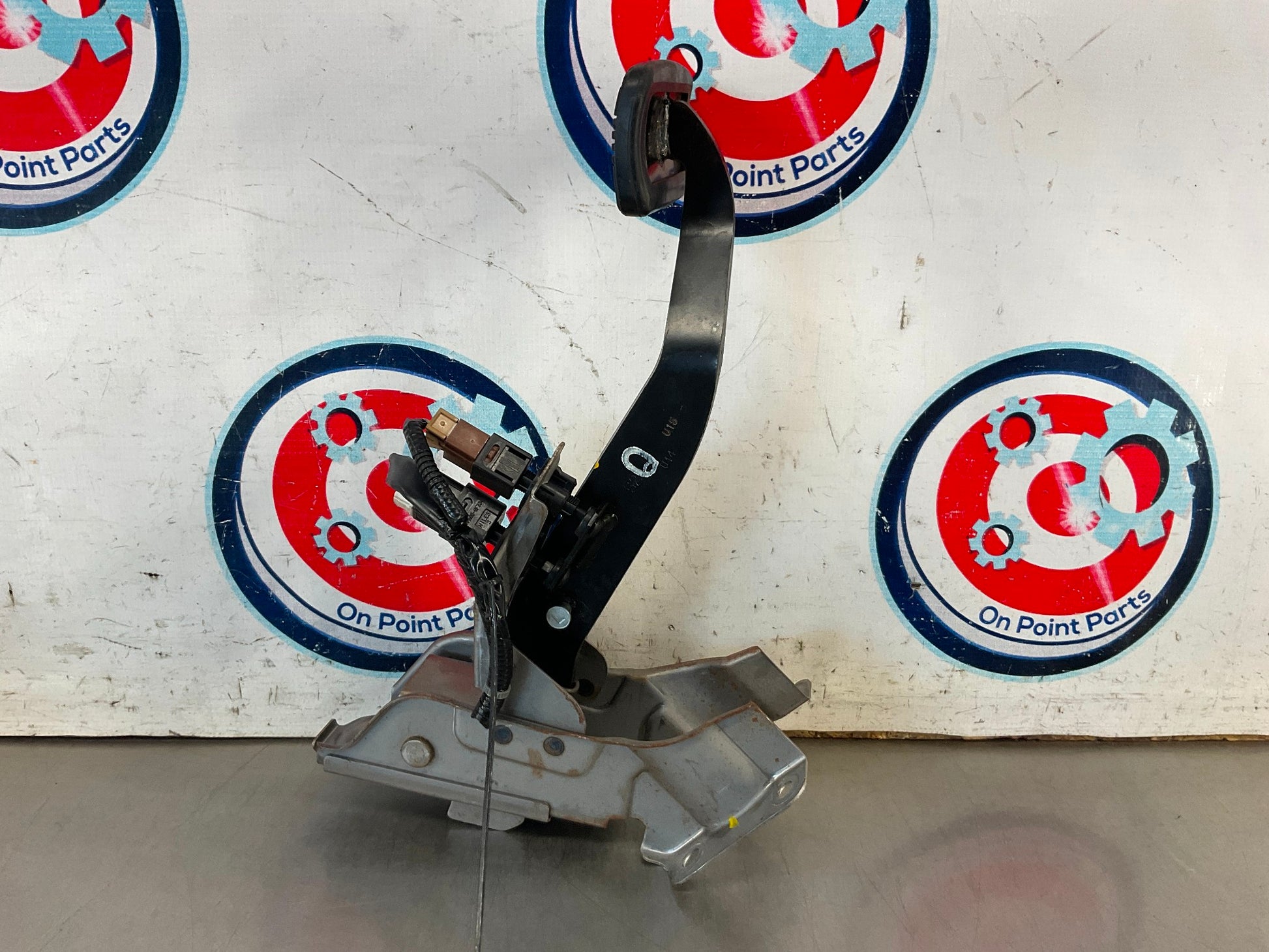2004 Infiniti G35 Brake Pedal Automatic OEM 25BFNDI - On Point Parts Inc
