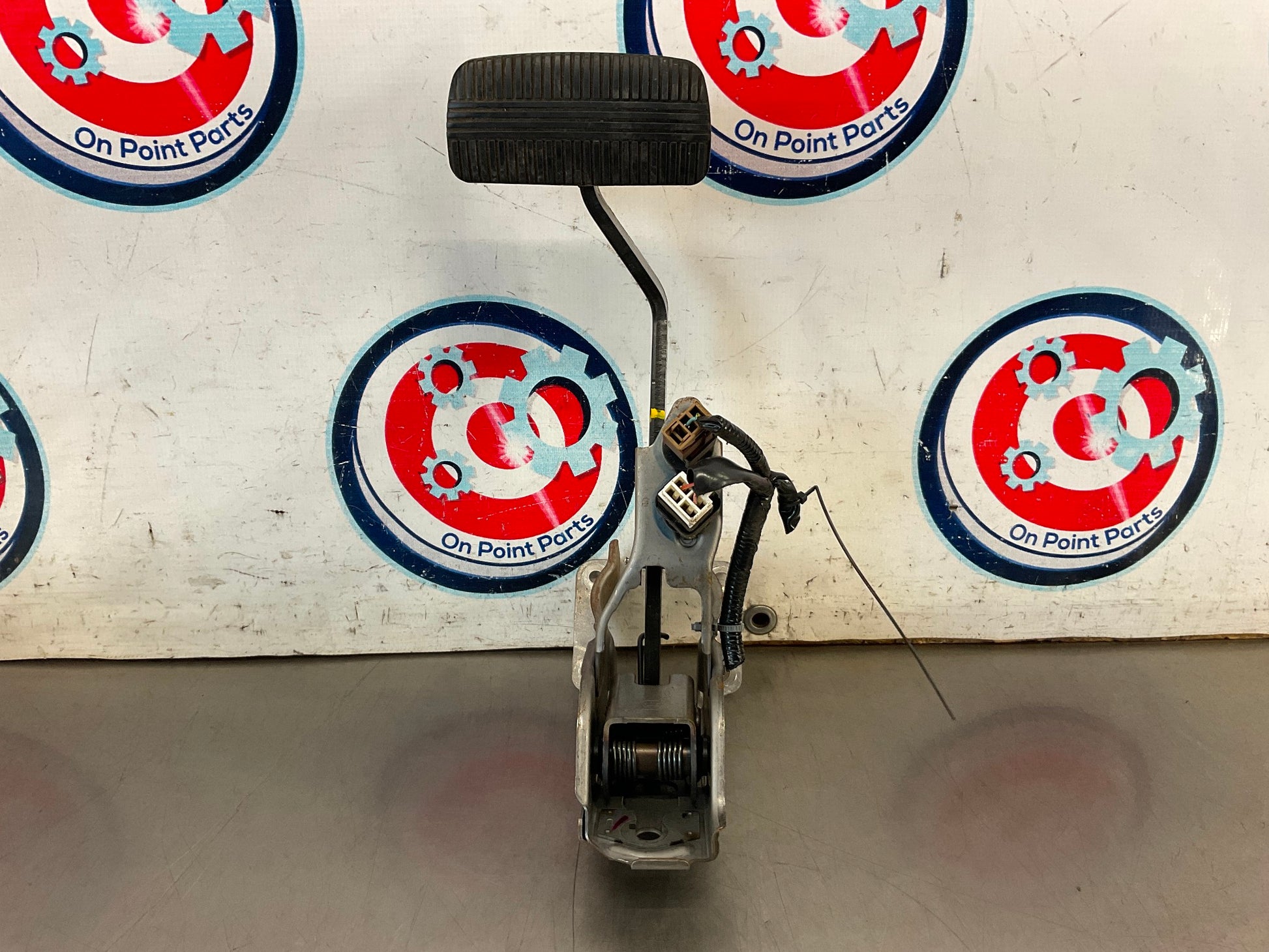 2004 Infiniti G35 Brake Pedal Automatic OEM 25BFNDI - On Point Parts Inc