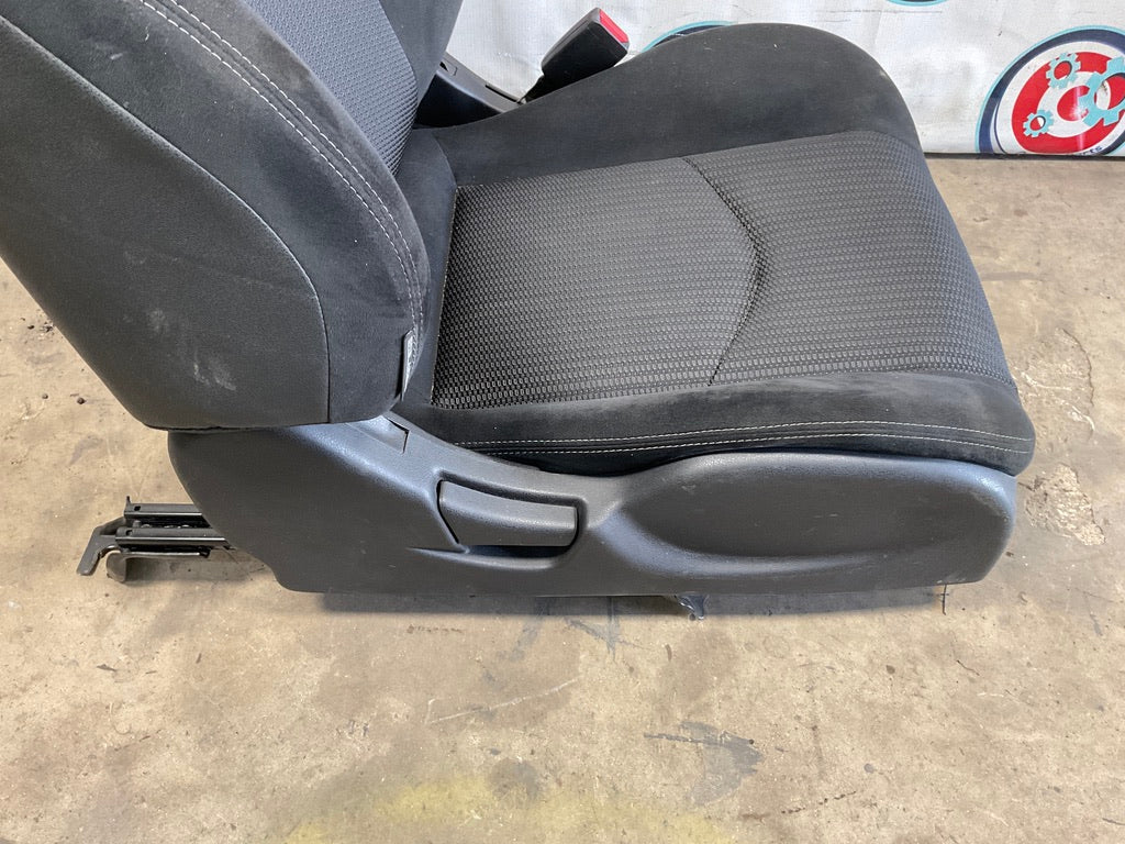 2007 Nissan 350Z Passenger Right Manual Cloth Seat OEM 15BI8D9 - On Point Parts Inc