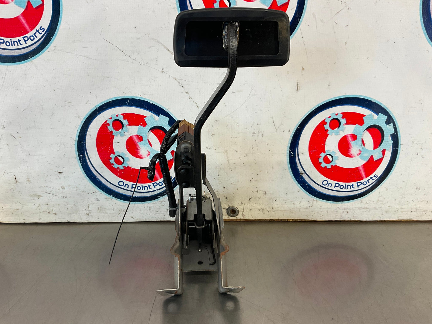 2004 Infiniti G35 Brake Pedal Automatic OEM 25BFNDI - On Point Parts Inc