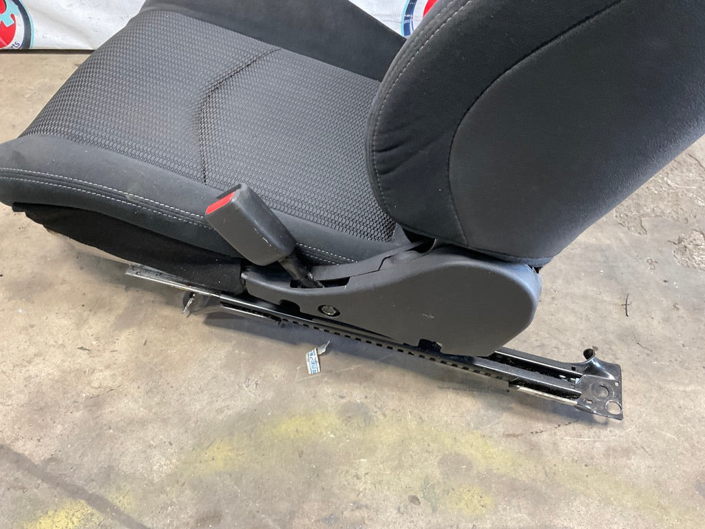2007 Nissan 350Z Passenger Right Manual Cloth Seat OEM 15BI8D9 - On Point Parts Inc