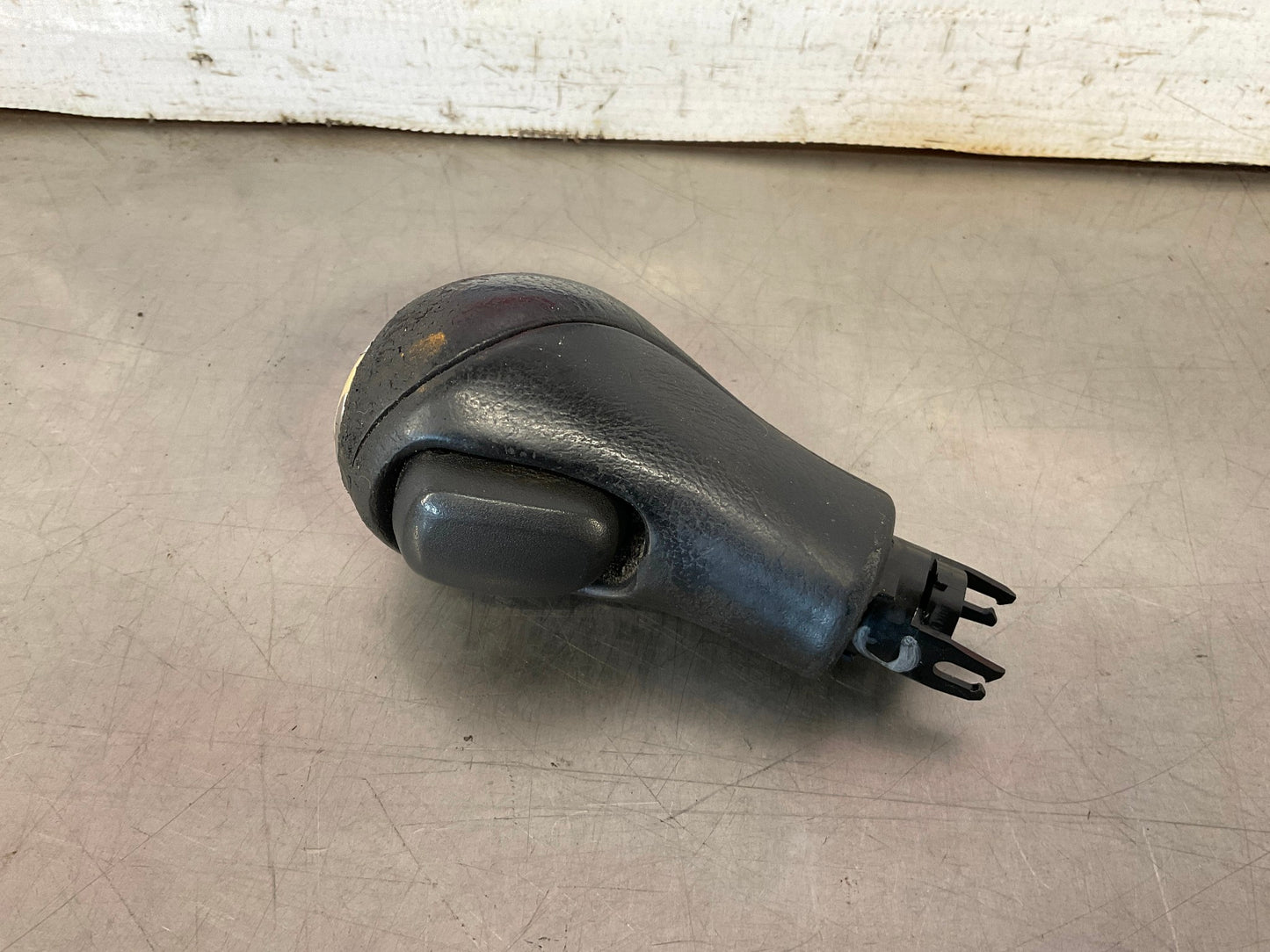 2010 Infiniti G37 Automatic Shift Knob OEM 22BHYDC - On Point Parts Inc