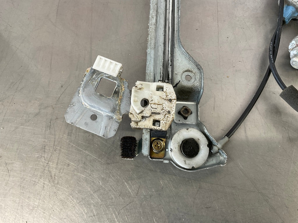 2006 Nissan 350Z Passenger Right Window Regulator Motor OEM 24BFGDE - On Point Parts Inc