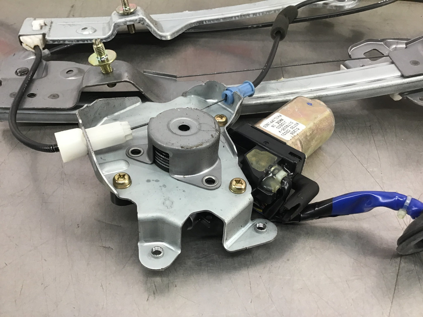 2006 Nissan 350Z Passenger Right Front Window Regulator with Motor OEM 21BBVDE - On Point Parts Inc