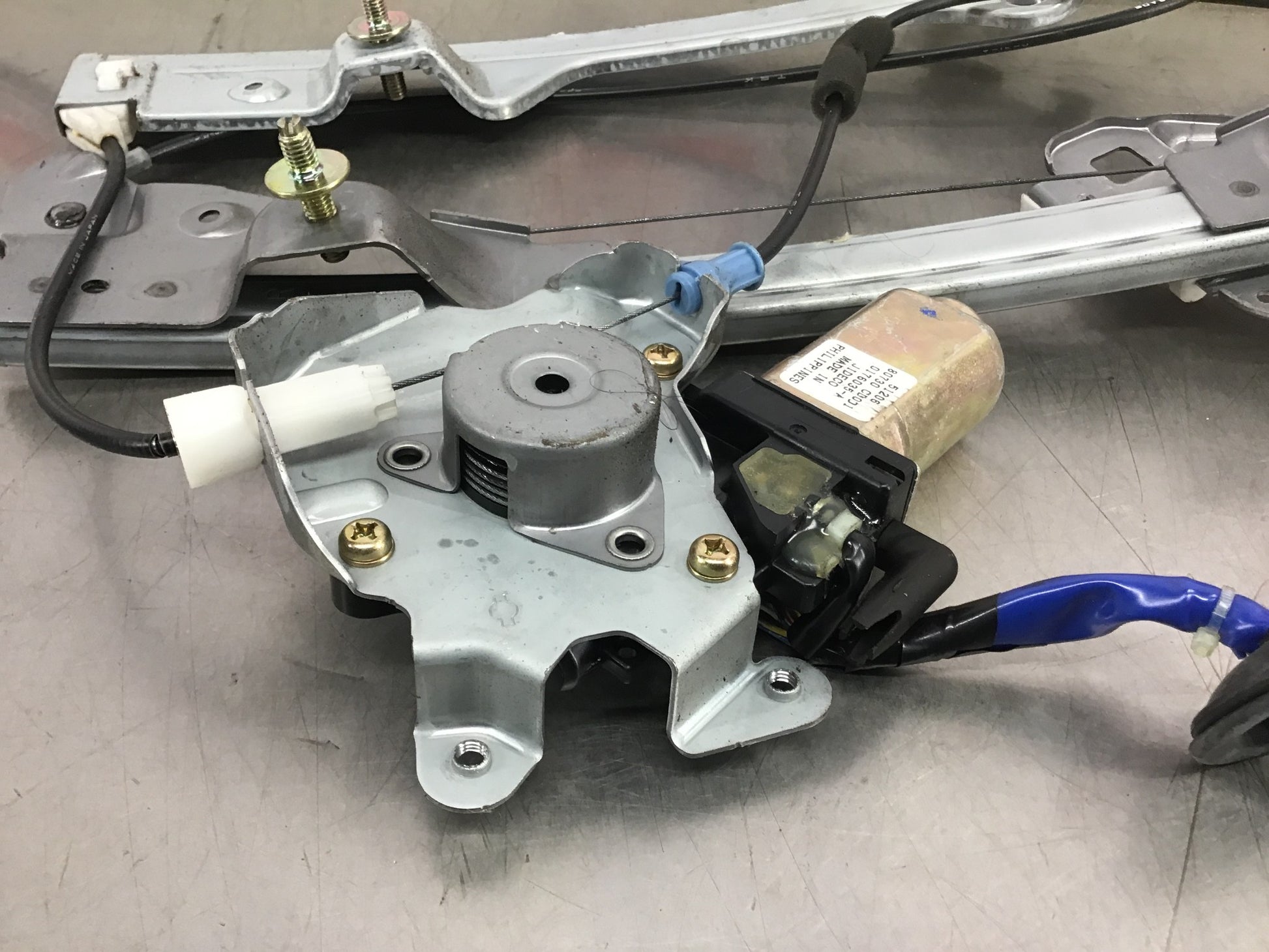 2006 Nissan 350Z Passenger Right Front Window Regulator with Motor OEM 21BBVDE - On Point Parts Inc