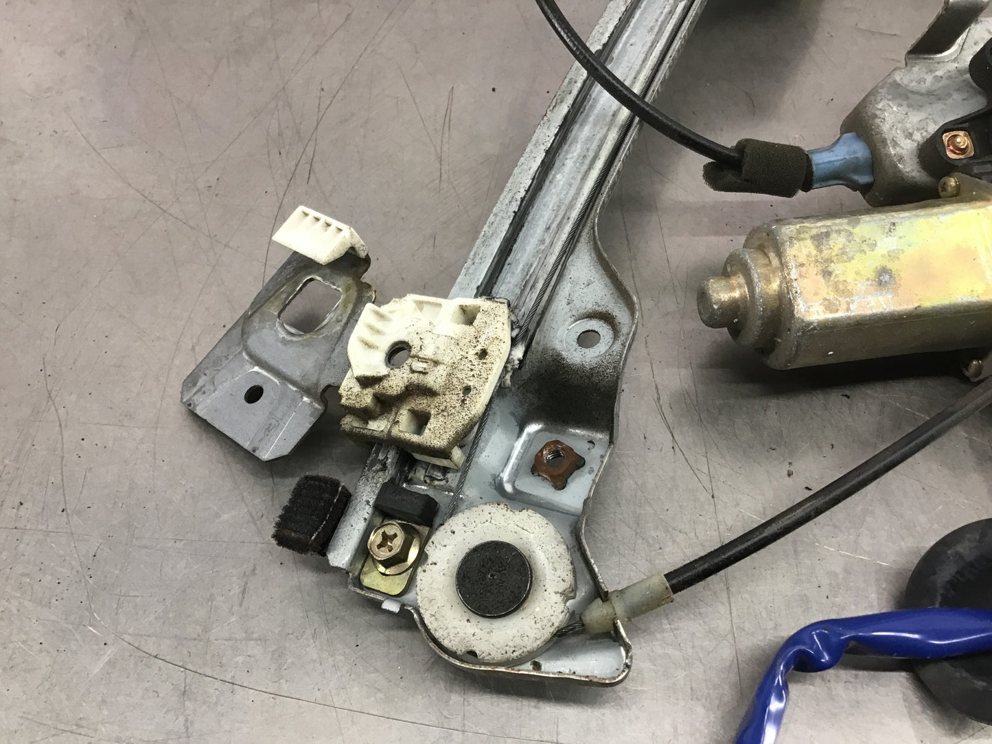 2004 Nissan 350Z Passenger Right Window Regulator Motor OEM 22BC6DE - On Point Parts Inc