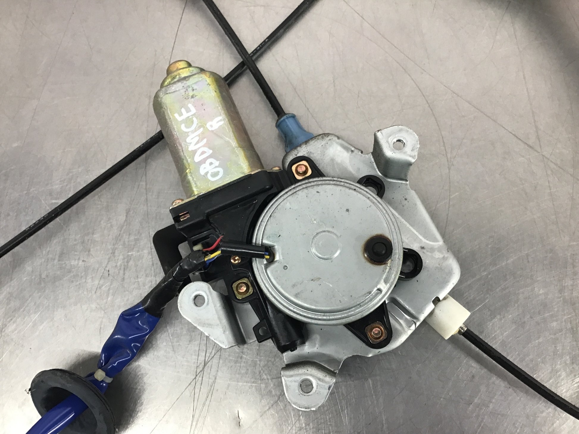 2005 Nissan 350Z Passenger Right Door Window Regulator Motor OEM 12BDMCE - On Point Parts Inc