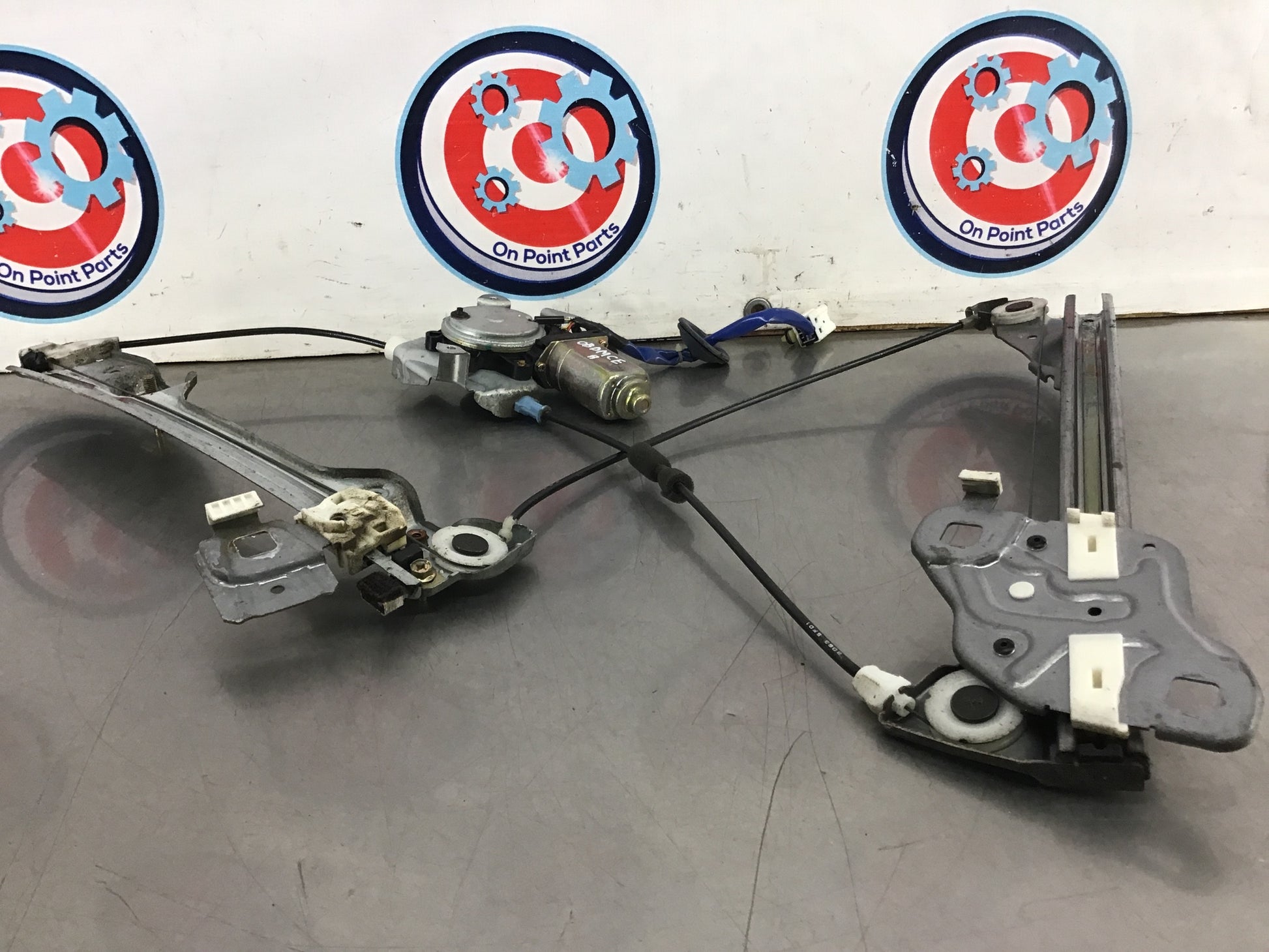2005 Nissan 350Z Passenger Right Door Window Regulator Motor OEM 12BDMCE - On Point Parts Inc