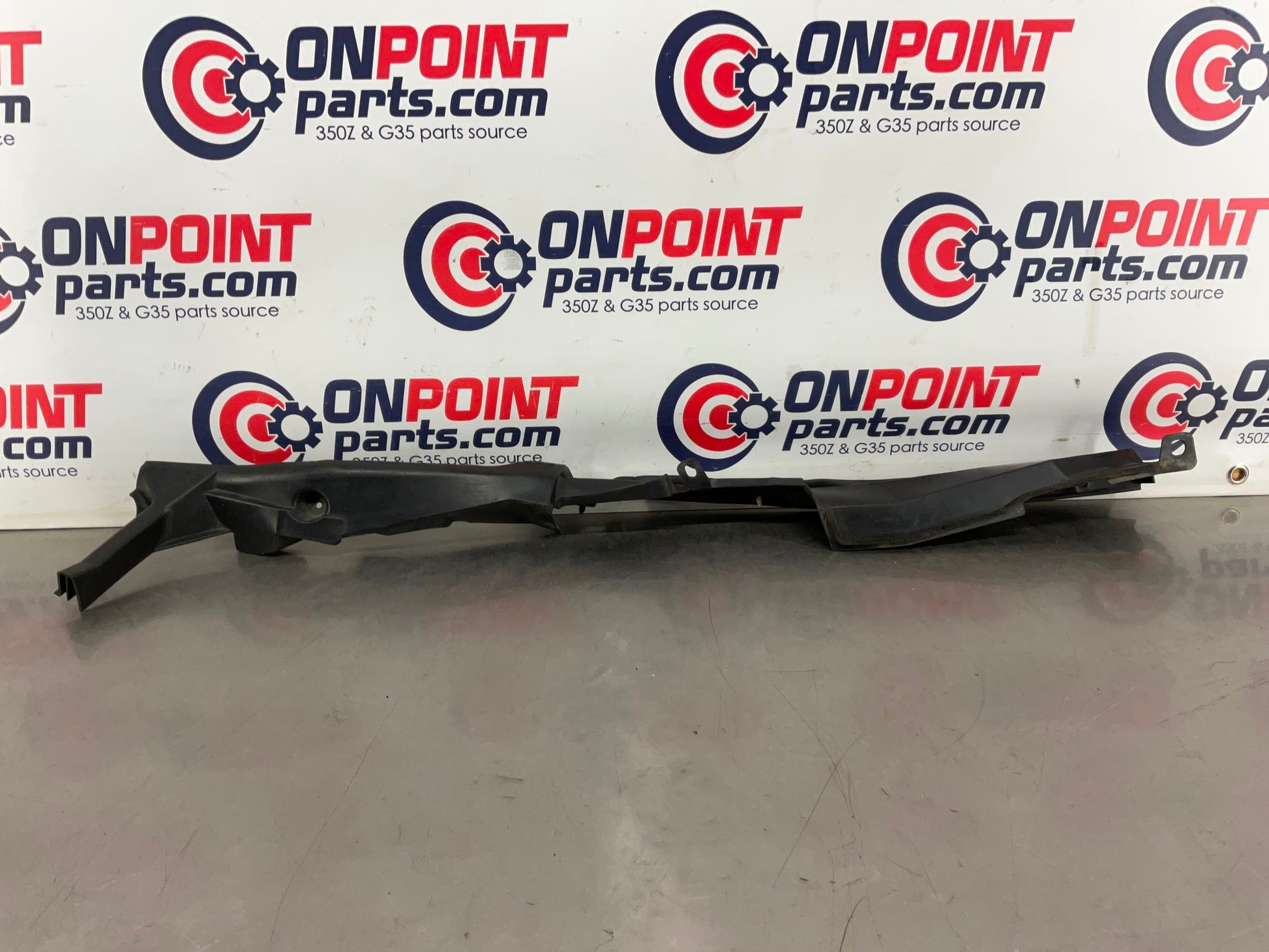 2010 Nissan 370Z Passenger Right Hood Fender Seal 65820 OEM 24BBBDK - On Point Parts Inc