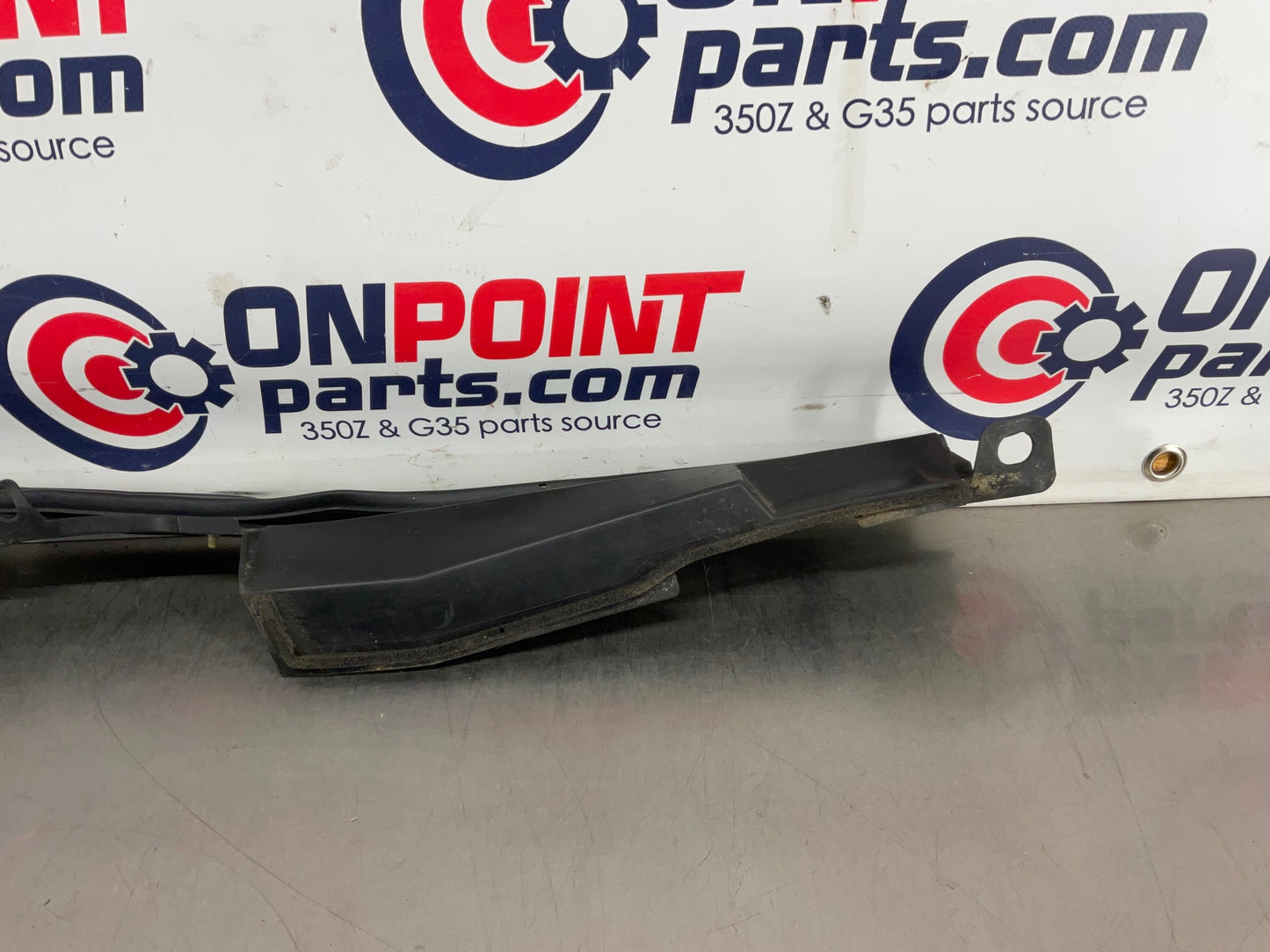 2010 Nissan 370Z Passenger Right Hood Fender Seal 65820 OEM 24BBBDK - On Point Parts Inc