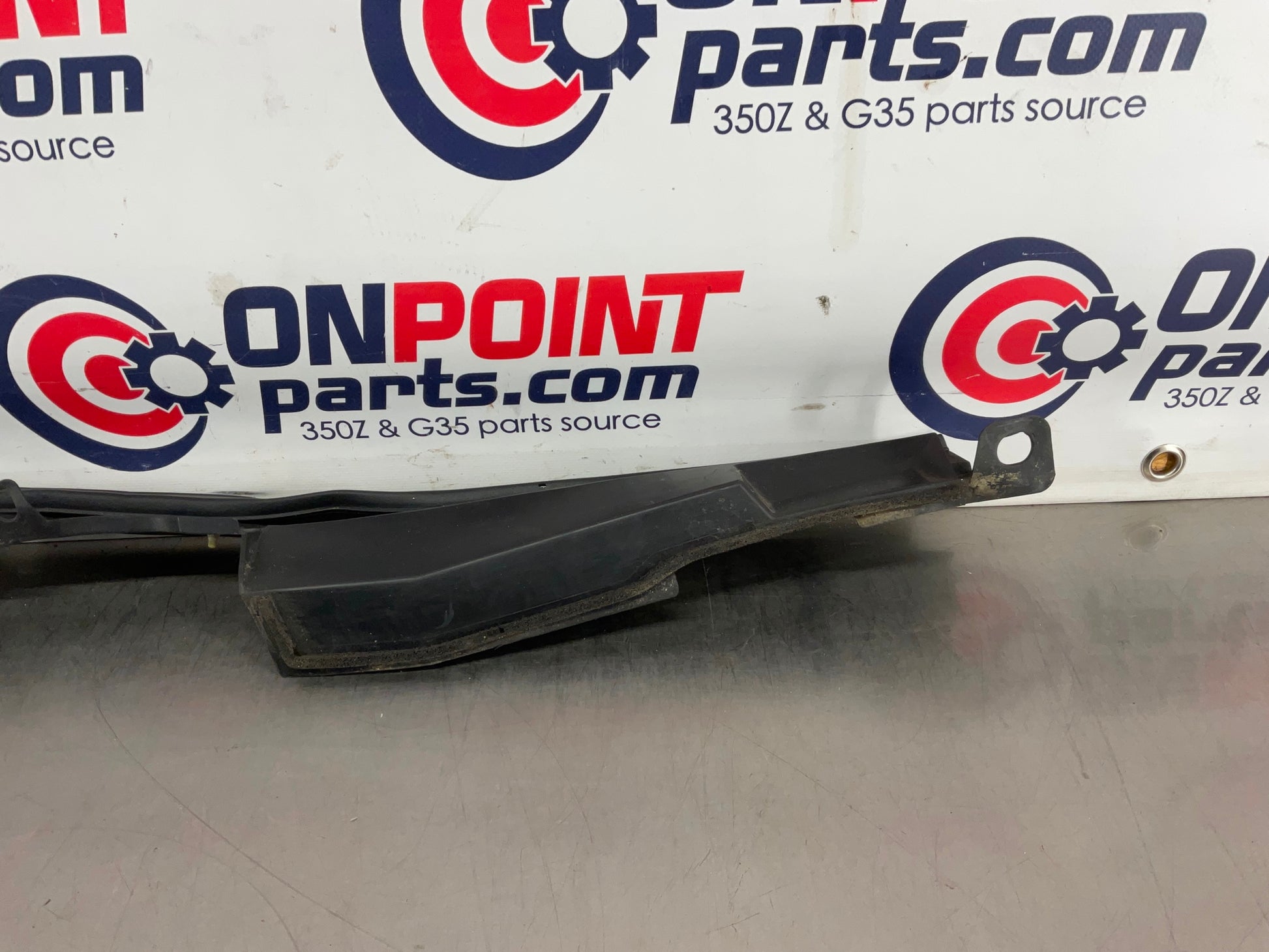 2010 Nissan 370Z Passenger Right Hood Fender Seal 65820 OEM 24BBBDK - On Point Parts Inc
