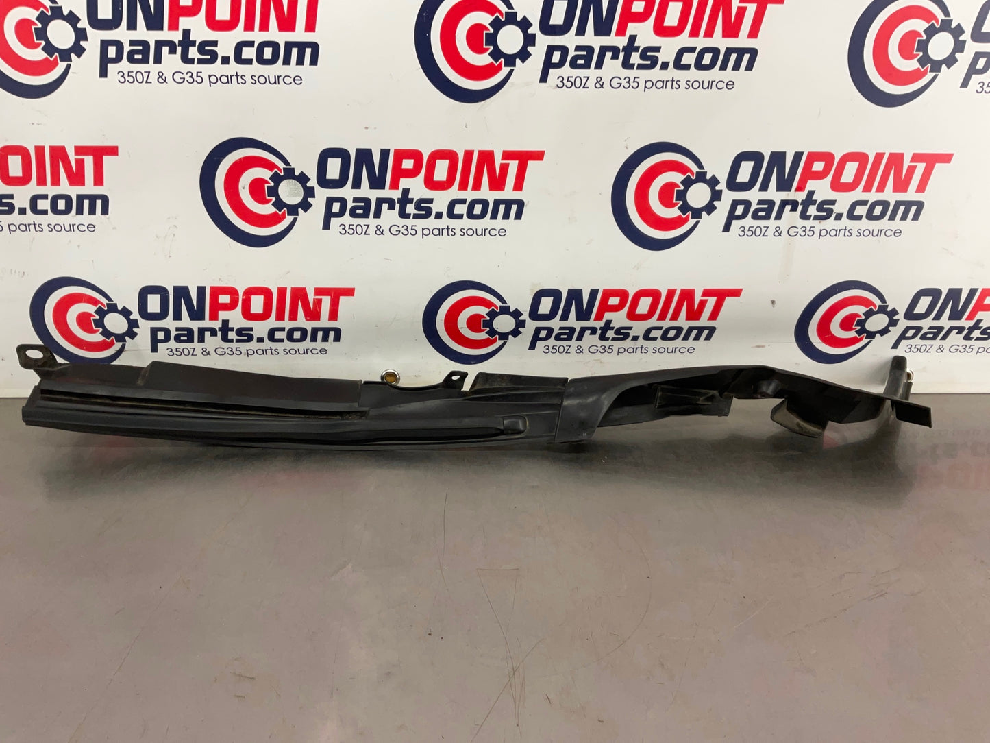 2010 Nissan 370Z Passenger Right Hood Fender Seal 65820 OEM 24BBBDK - On Point Parts Inc